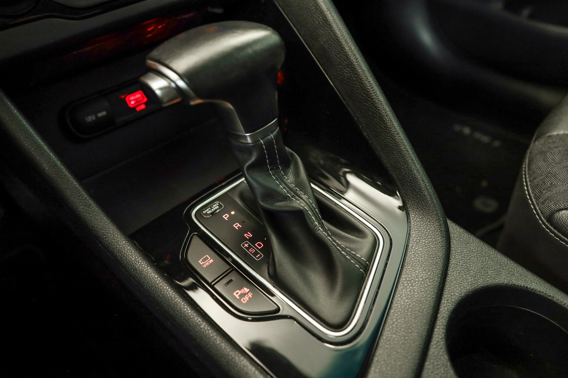 KIA Niro 1.6GDi Hybrid Power DCT-image-17