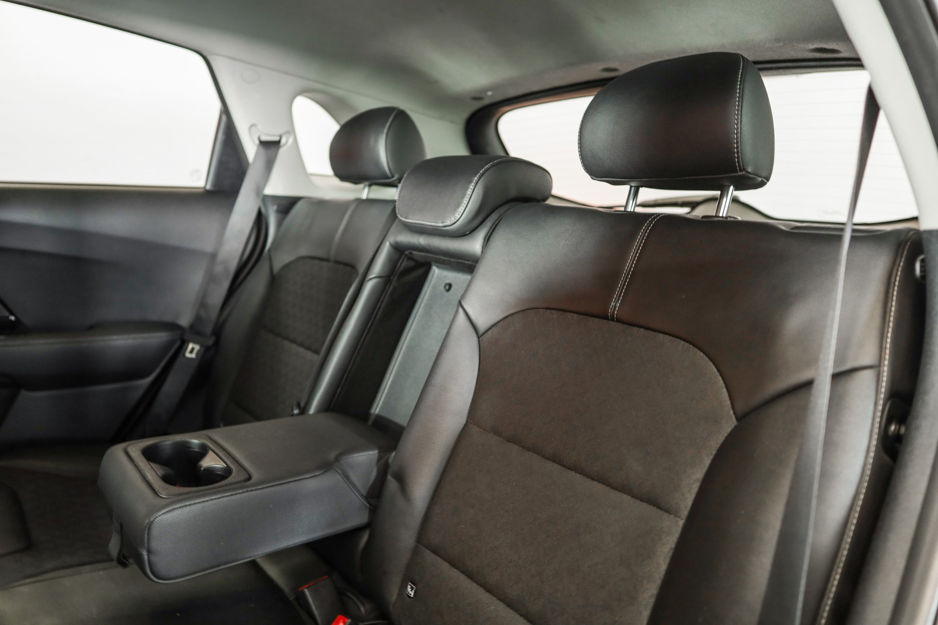 KIA Niro 1.6GDi Hybrid Power DCT-image-8