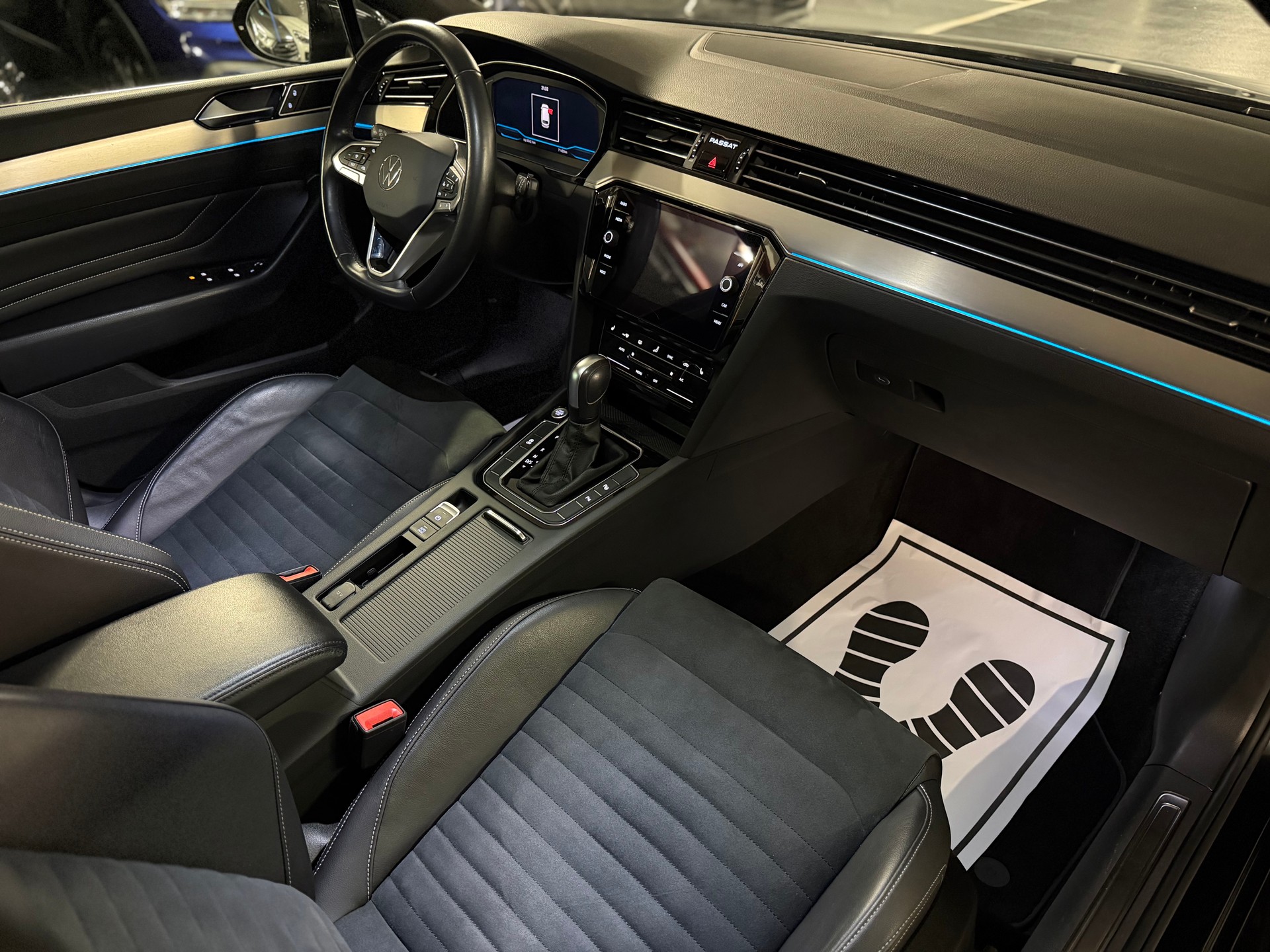 VW Passat 2.0 TDI BMT Elegance DSG-image-12