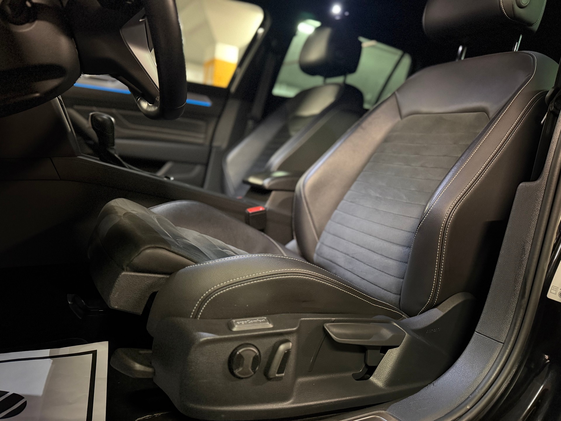 VW Passat 2.0 TDI BMT Elegance DSG-image-7