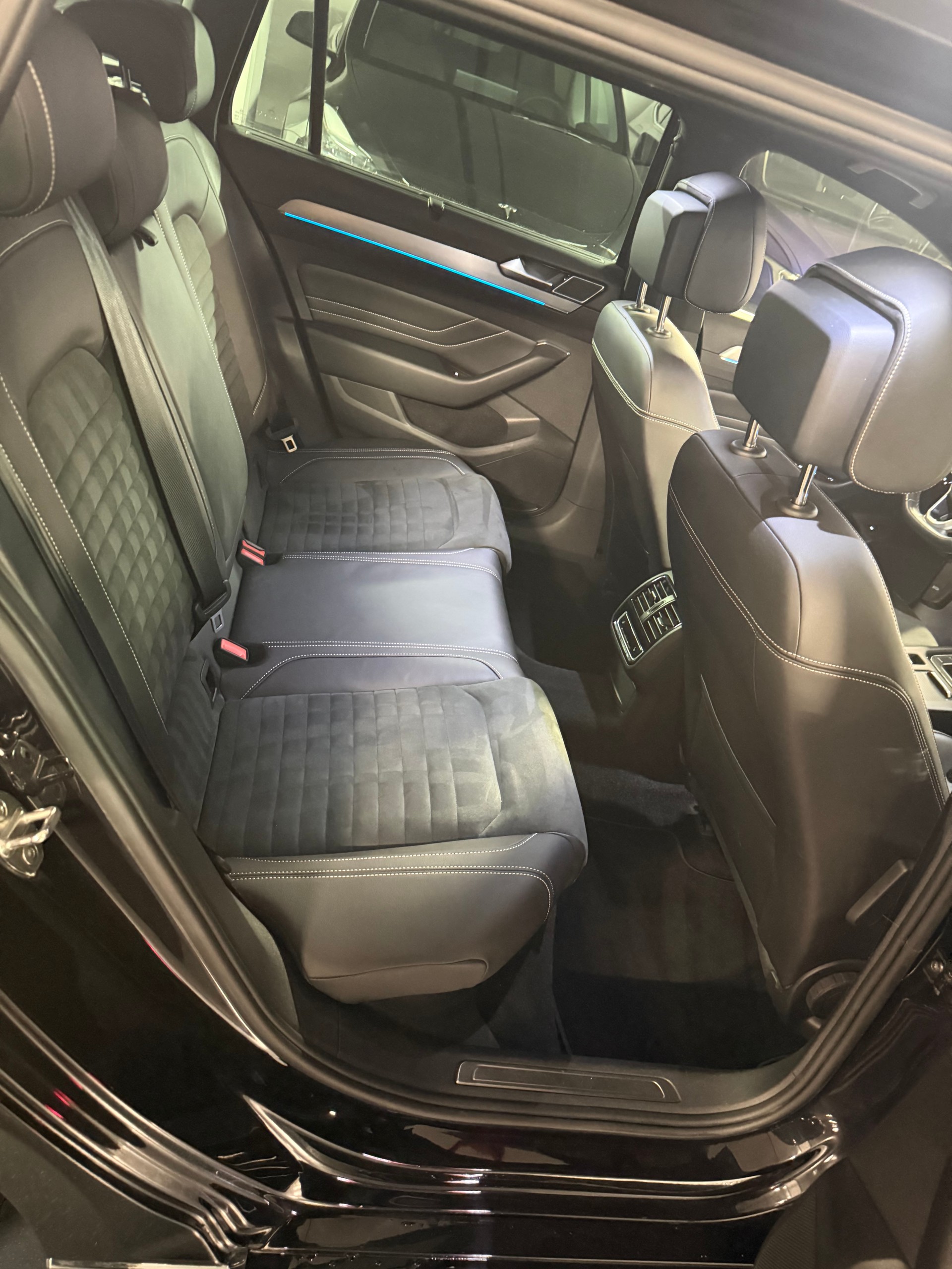 VW Passat 2.0 TDI BMT Elegance DSG-image-11