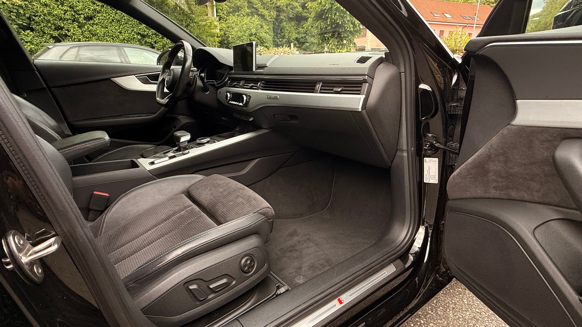 AUDI A4 Avant 2.0 TFSI quattro S-tronic S-LINE-image-10
