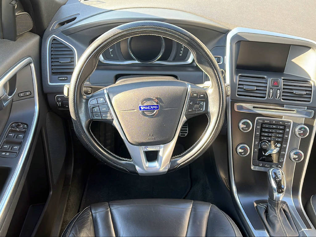 VOLVO XC60 2.4 D5 R-Design AWD-image-7