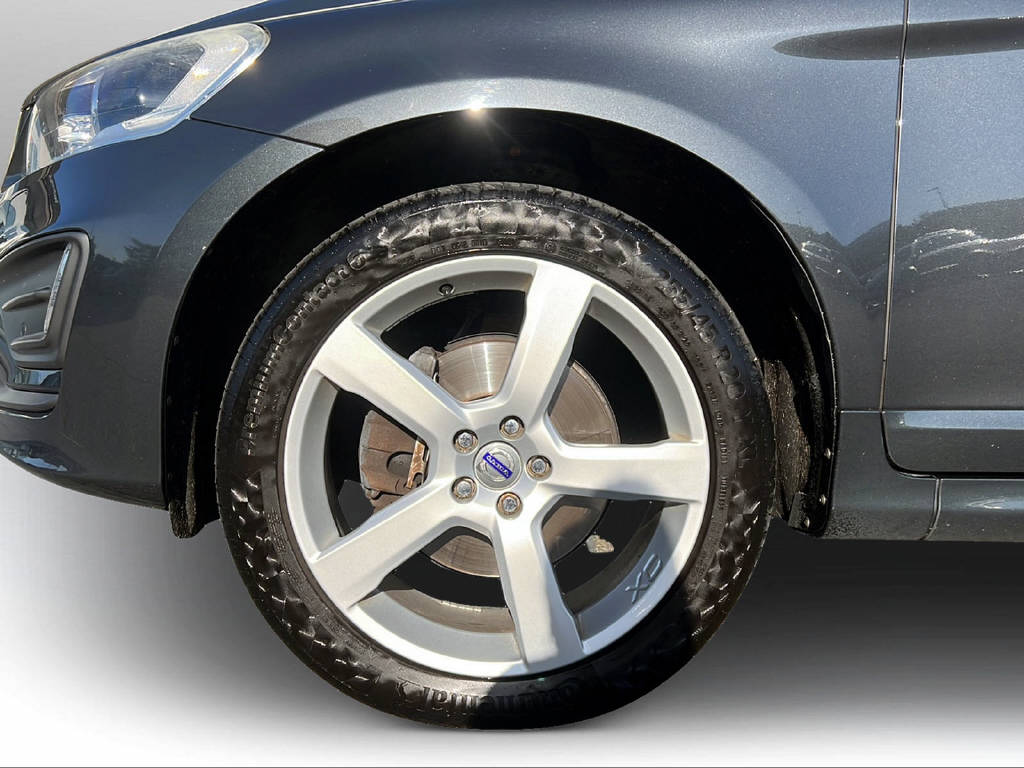 VOLVO XC60 2.4 D5 R-Design AWD-image-13