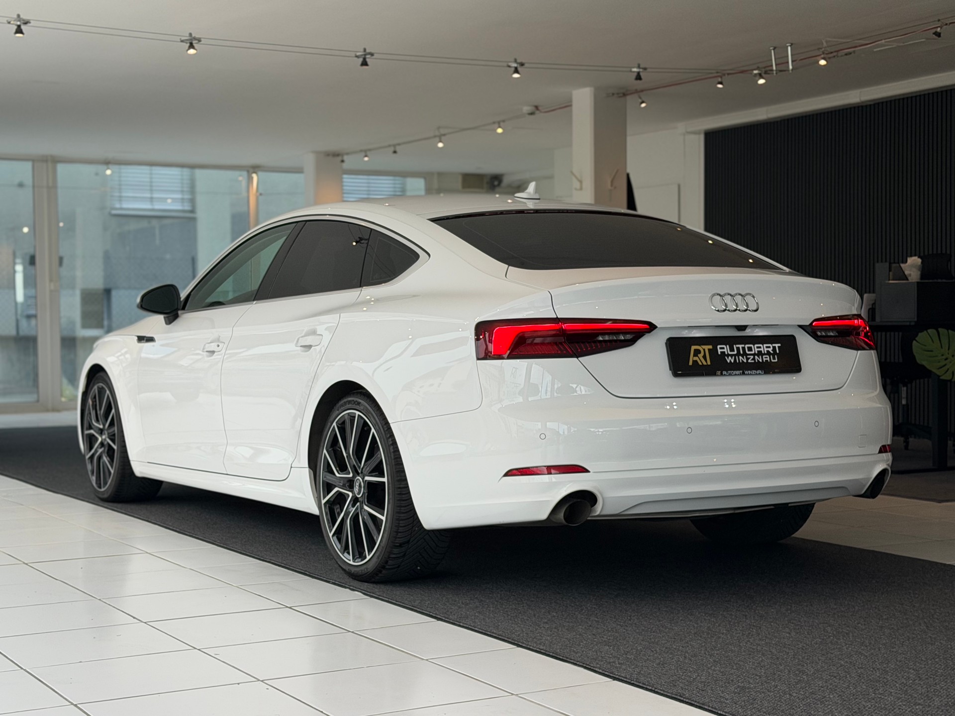 AUDI A5 Sportback 2.0 TFSI S-tronic **AHK**-image-9
