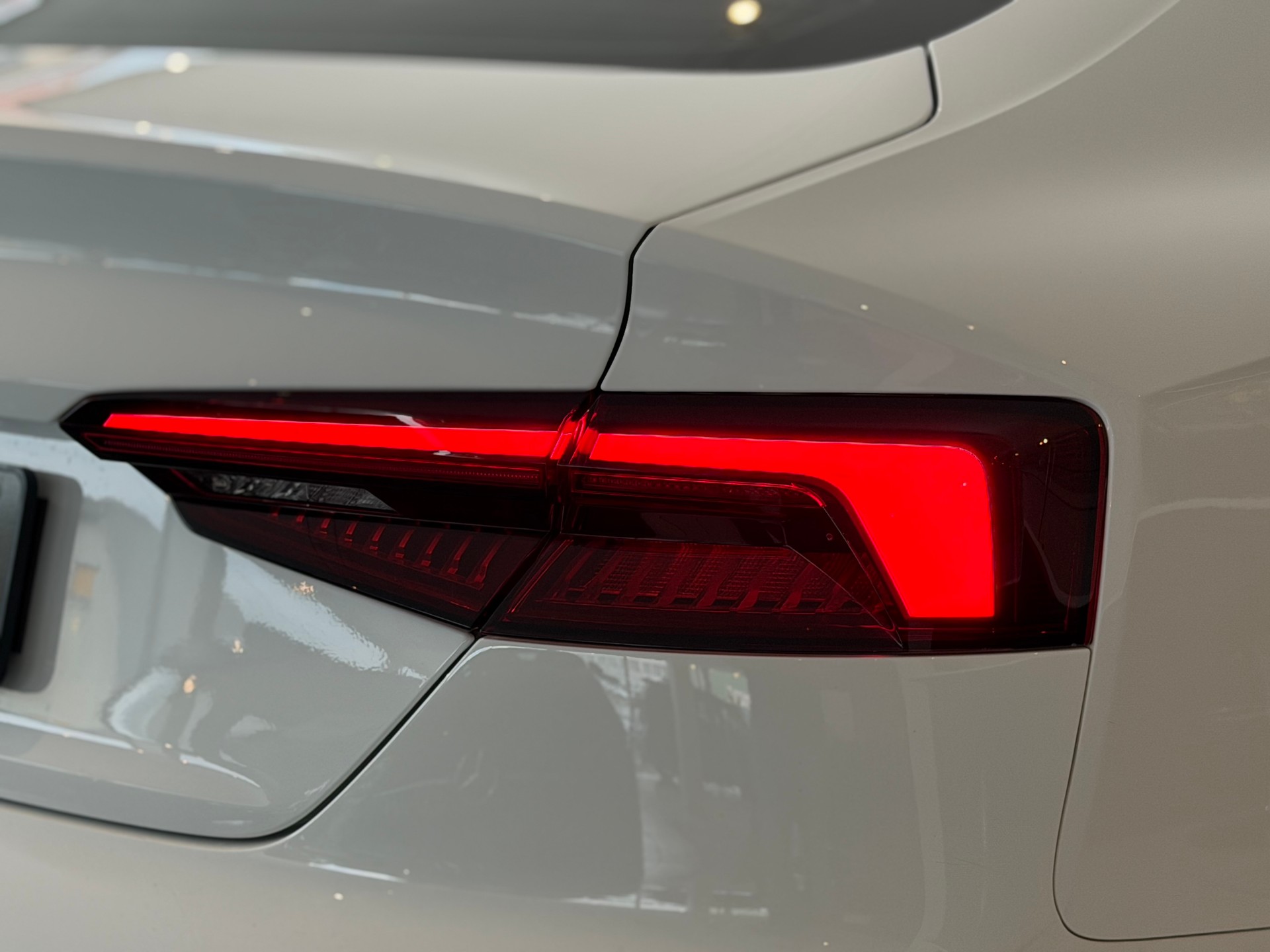 AUDI A5 Sportback 2.0 TFSI S-tronic **AHK**-image-8