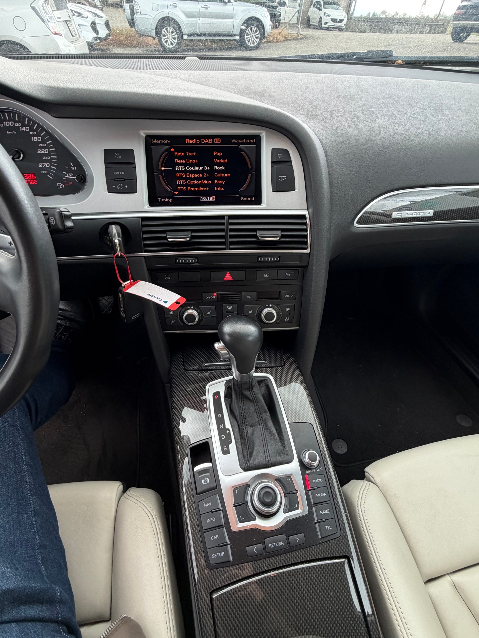 AUDI S6 Limousine 5.2 V10 quattro tiptronic-image-9