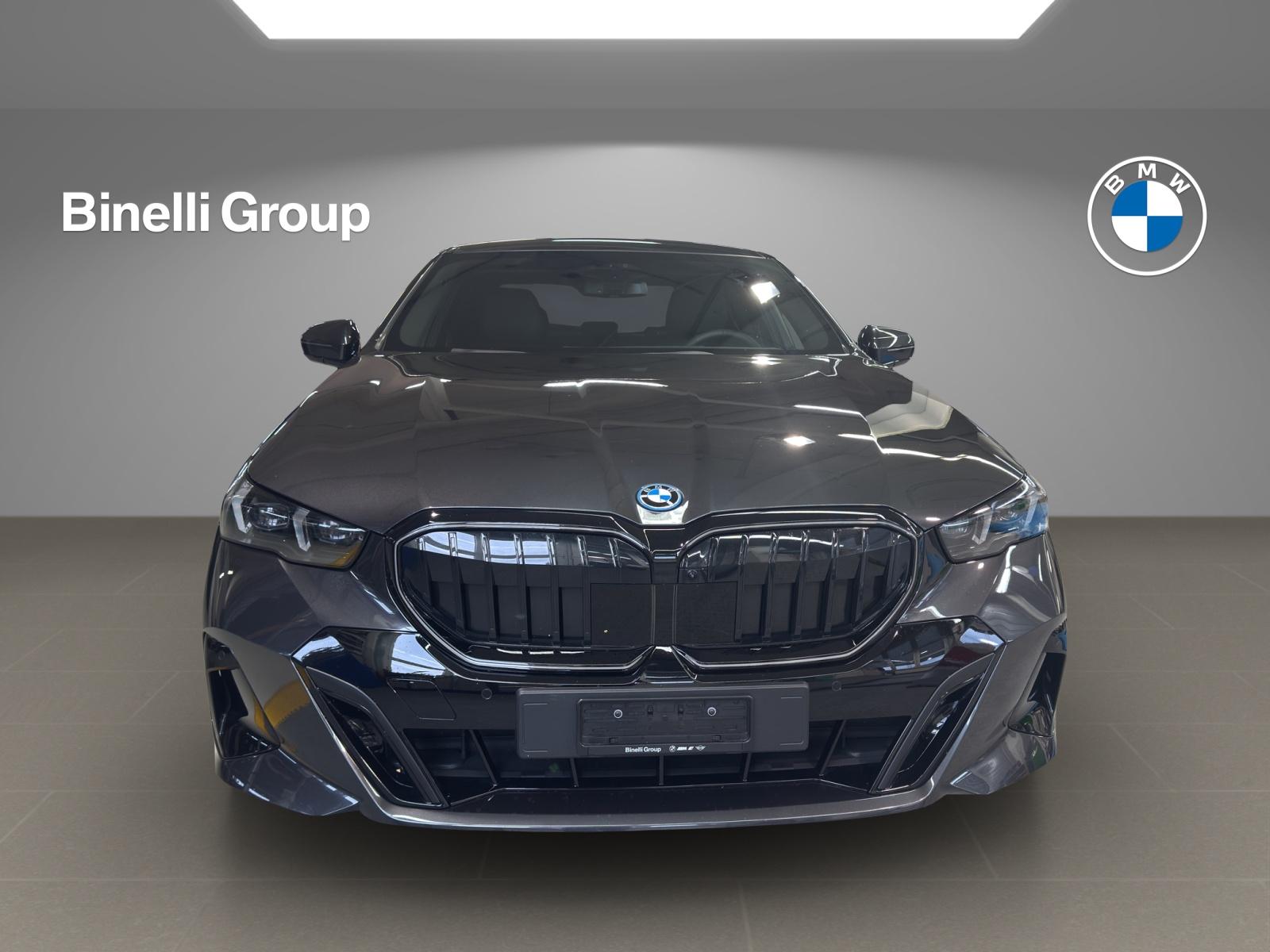 BMW 550e xDrive-showroom-element-1