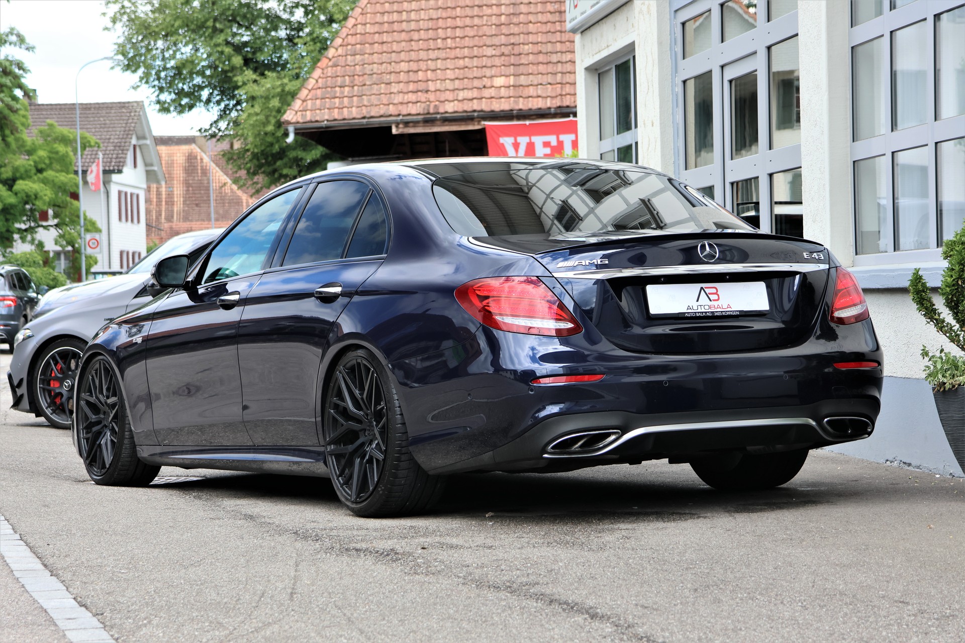 MERCEDES-BENZ E 43 AMG 4Matic 9G-Tronic (CH)-showroom-element-2