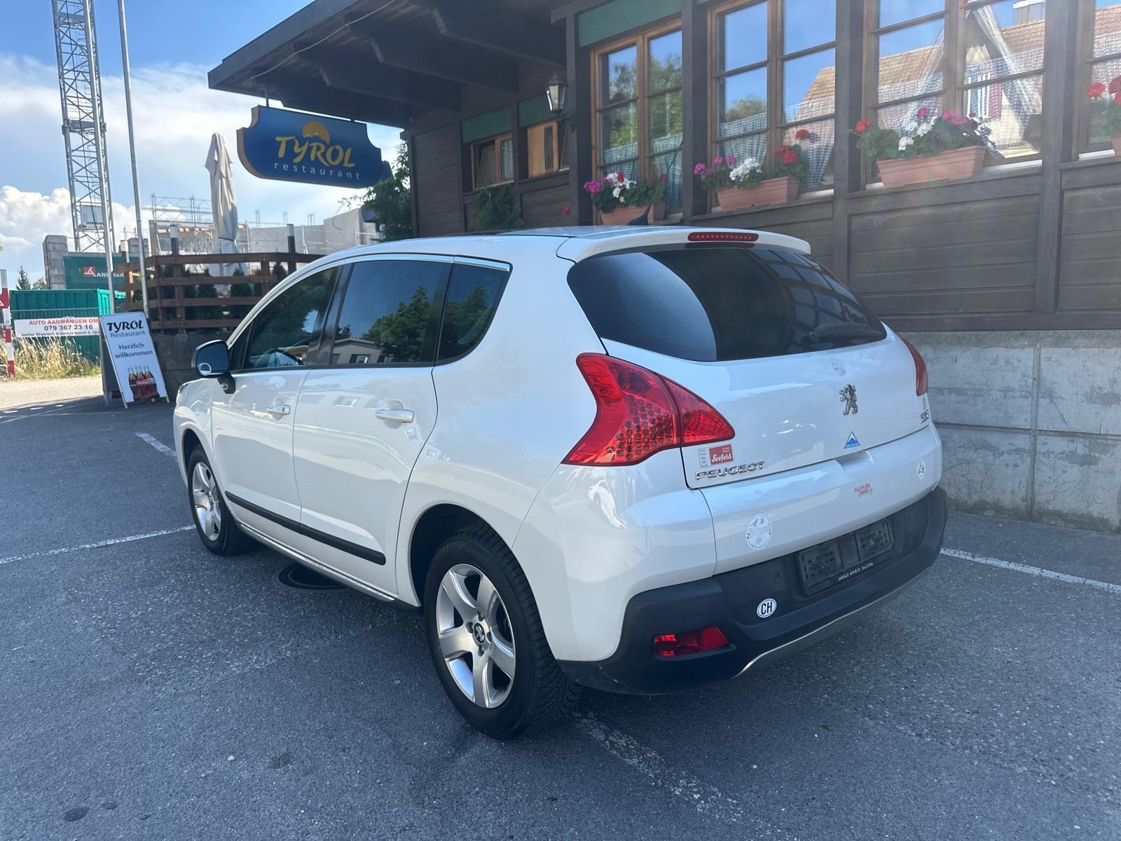 PEUGEOT 3008 1.6 16V T Platinum Tiptronic-showroom-element-2