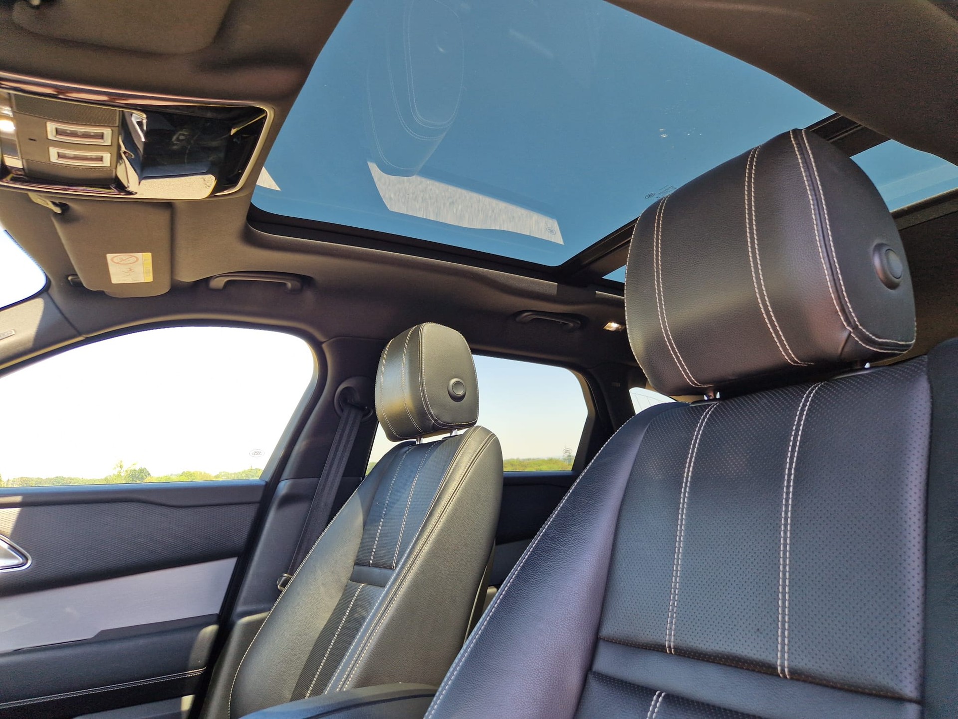 LAND ROVER Range Rover Velar R-Dynamic P 300 S Automatic-image-4