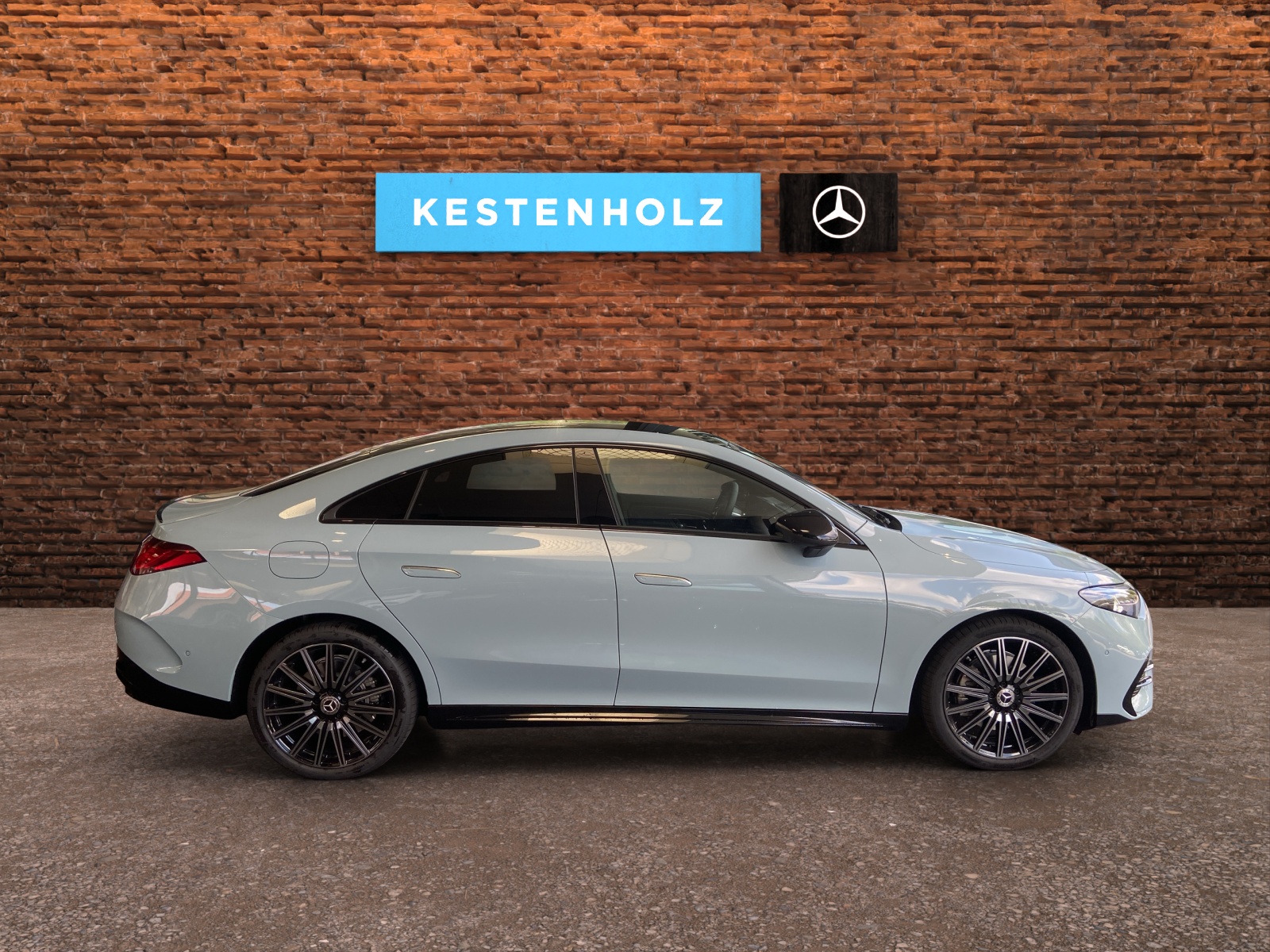 MERCEDES-BENZ CLA 350 4 Matic 85 kWh EQ-showroom-element-3