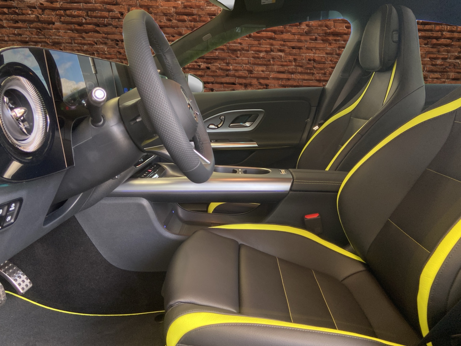 MERCEDES-BENZ CLA 350 4 Matic 85 kWh EQ-image-11