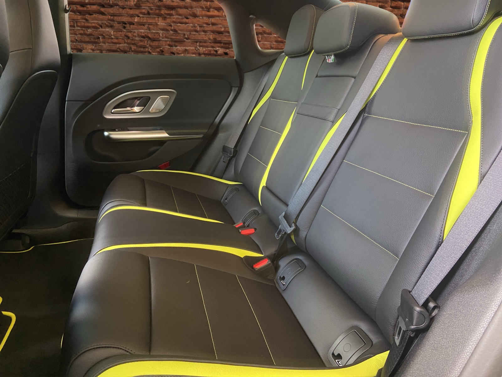 MERCEDES-BENZ CLA 350 4 Matic 85 kWh EQ-image-14