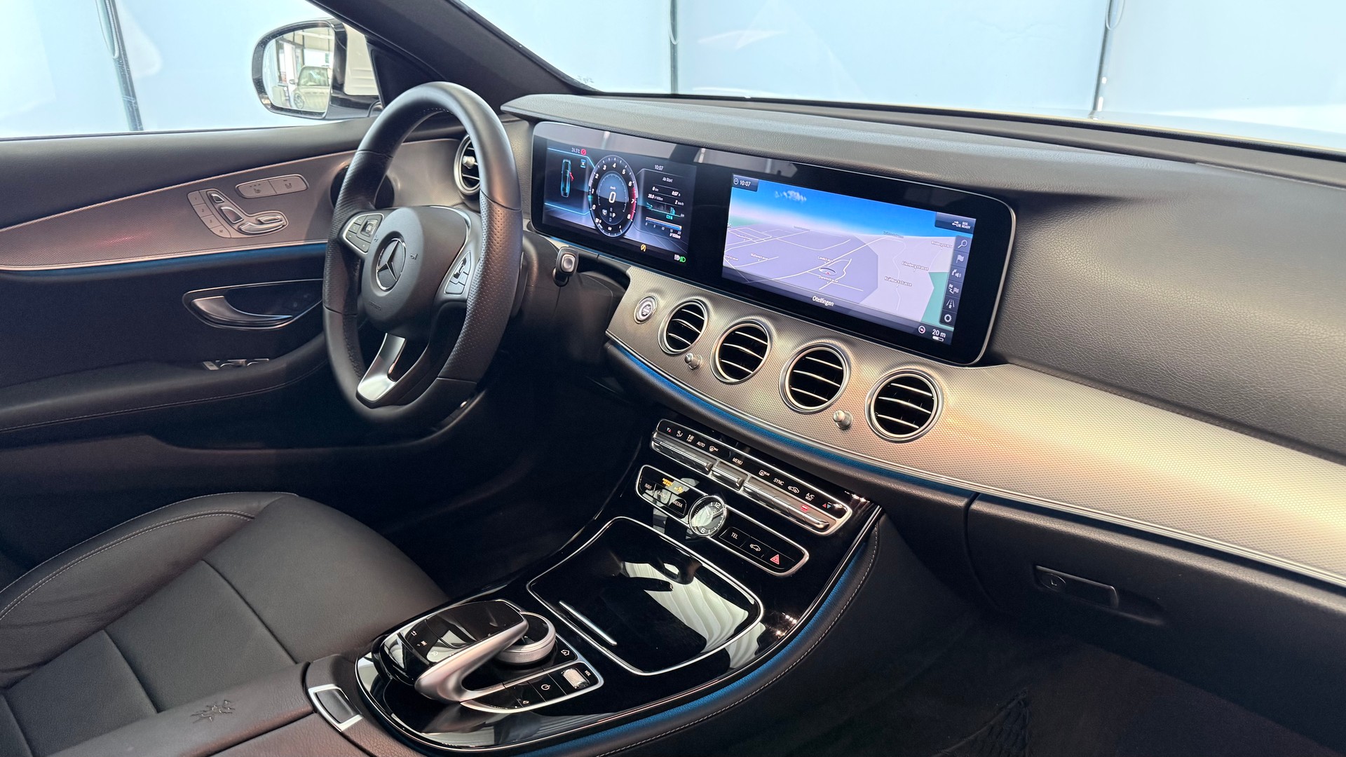 MERCEDES-BENZ E 200 Avantgarde 4matic-image-22