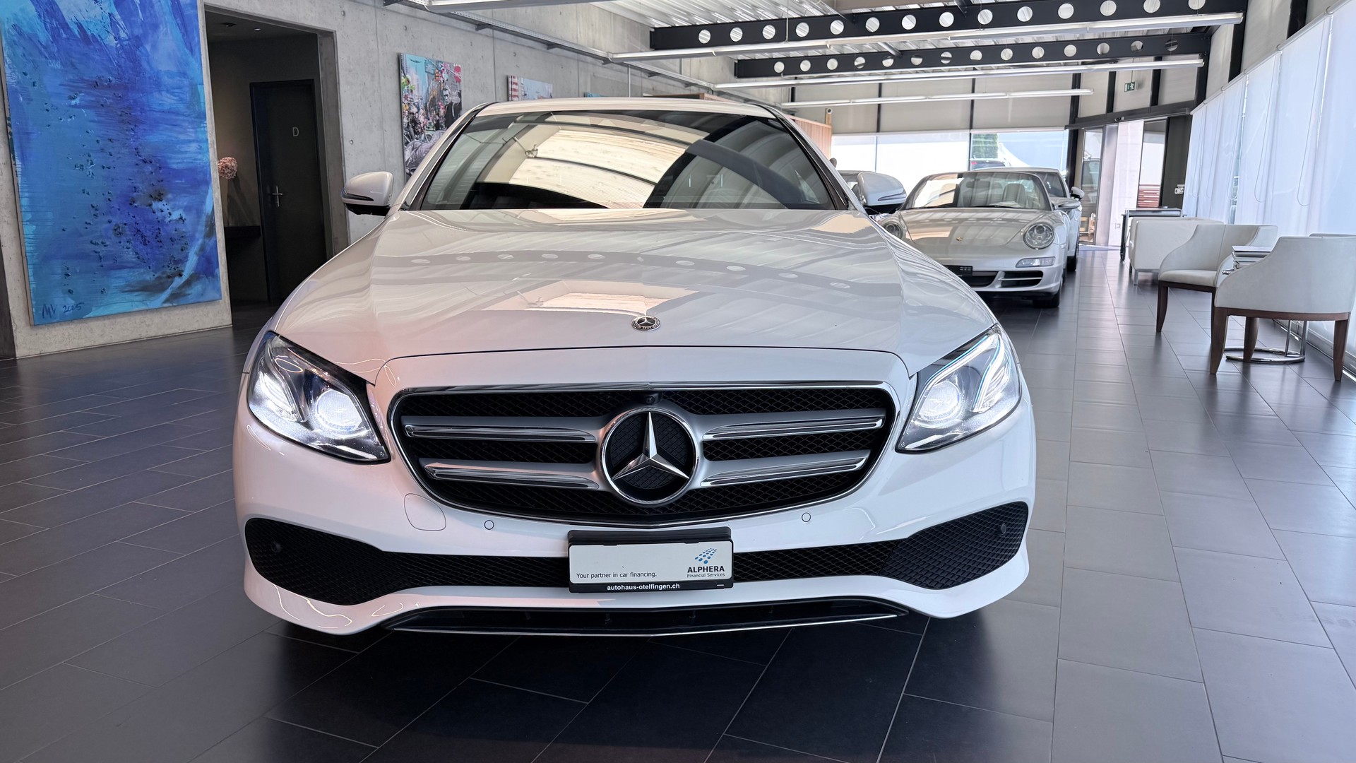 MERCEDES-BENZ E 200 Avantgarde 4matic-image-5