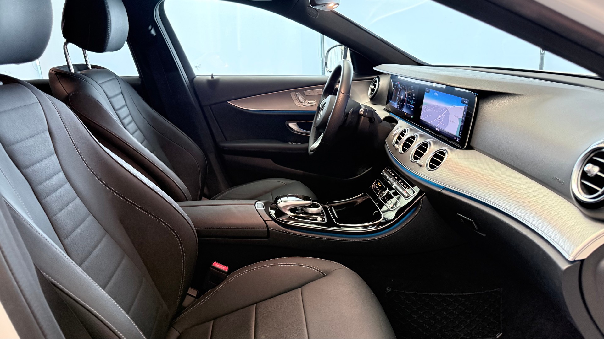 MERCEDES-BENZ E 200 Avantgarde 4matic-image-21