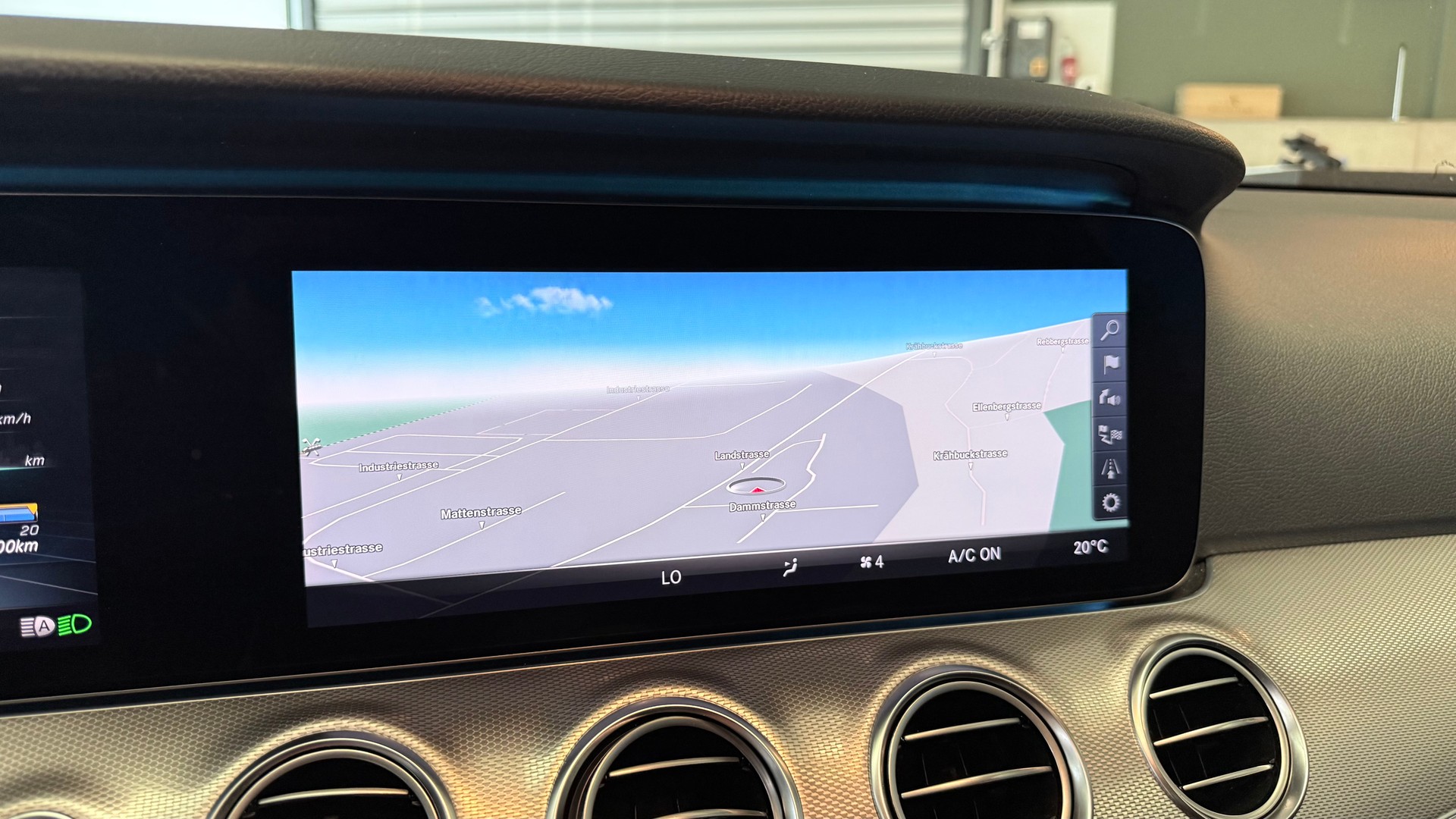 MERCEDES-BENZ E 200 Avantgarde 4matic-image-14