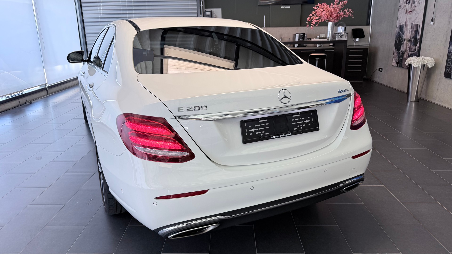 MERCEDES-BENZ E 200 Avantgarde 4matic-image-18