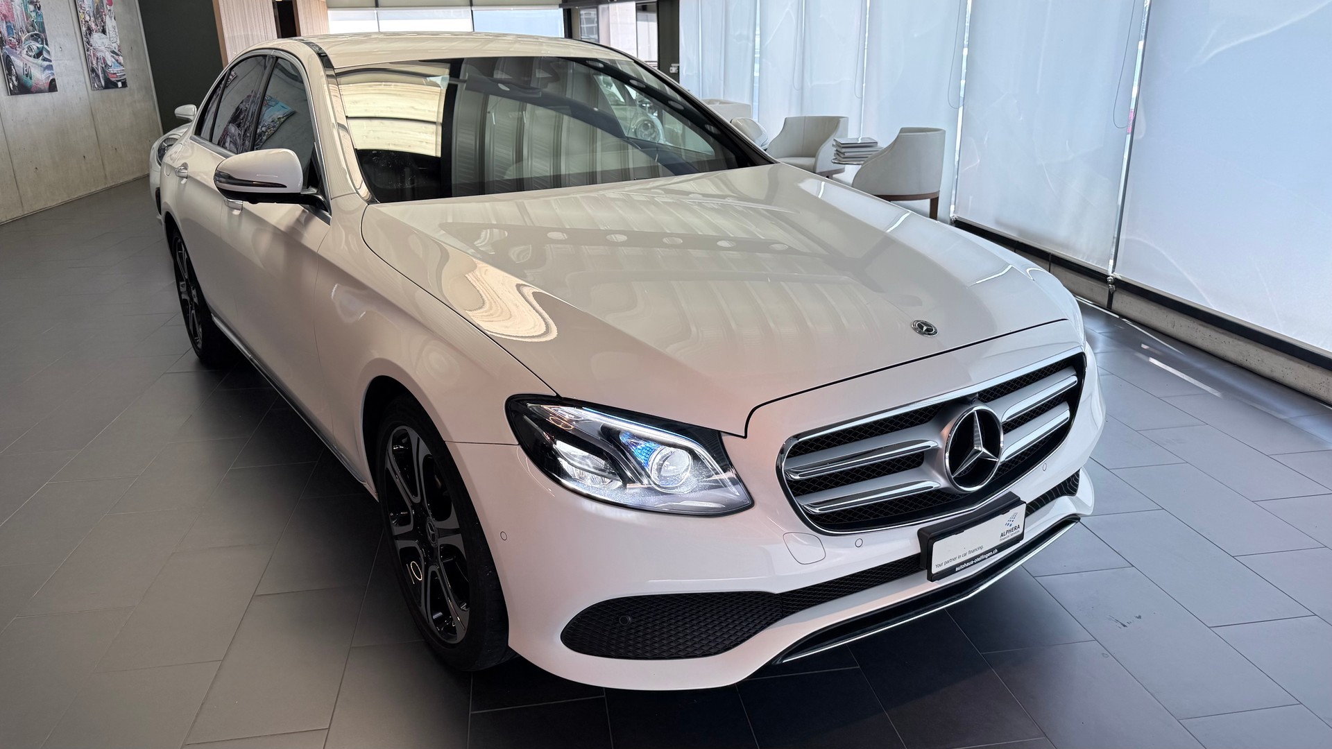 MERCEDES-BENZ E 200 Avantgarde 4matic-showroom-element-1