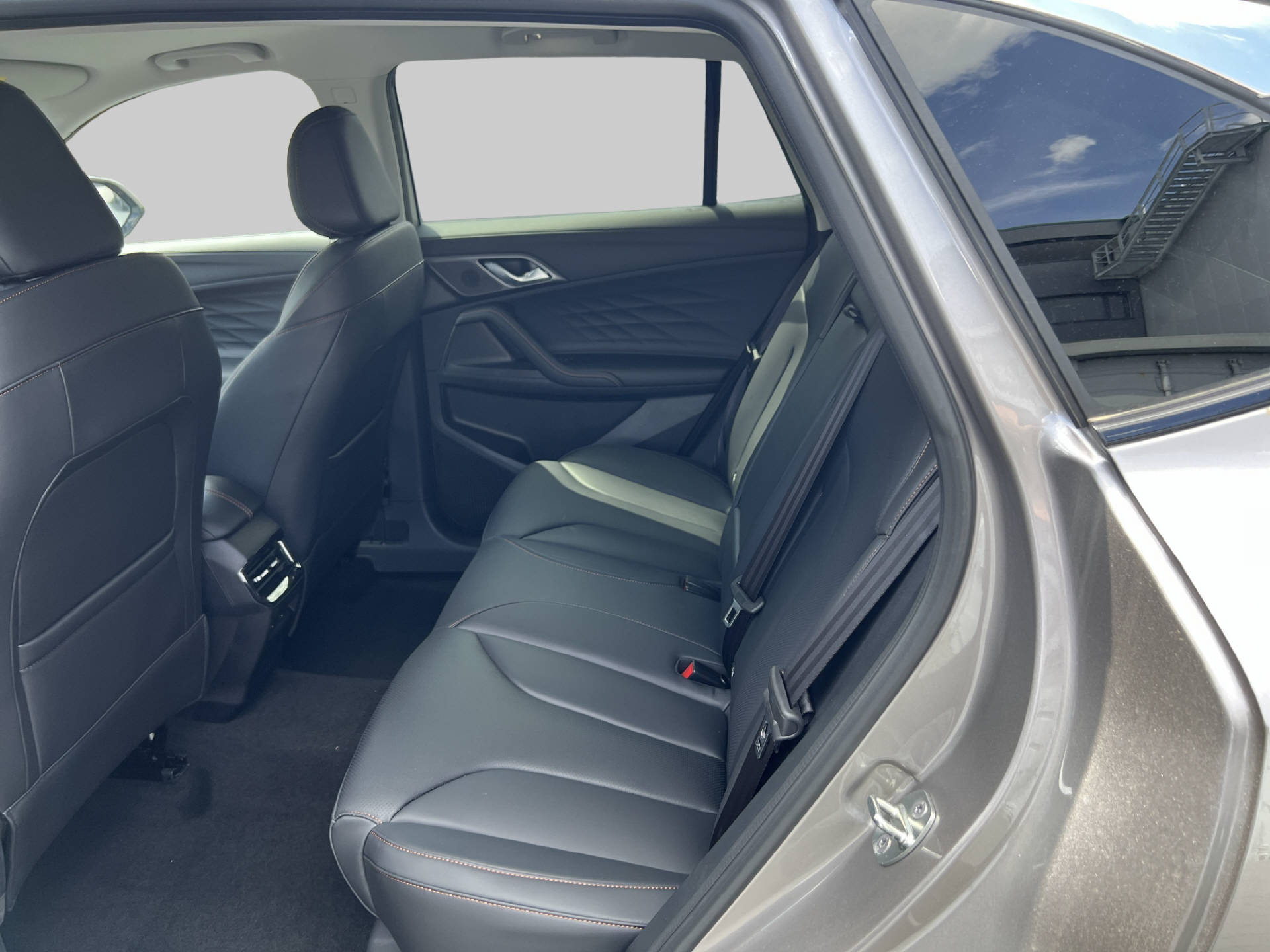 MG HS 1.5 Hybrid Luxury-image-8