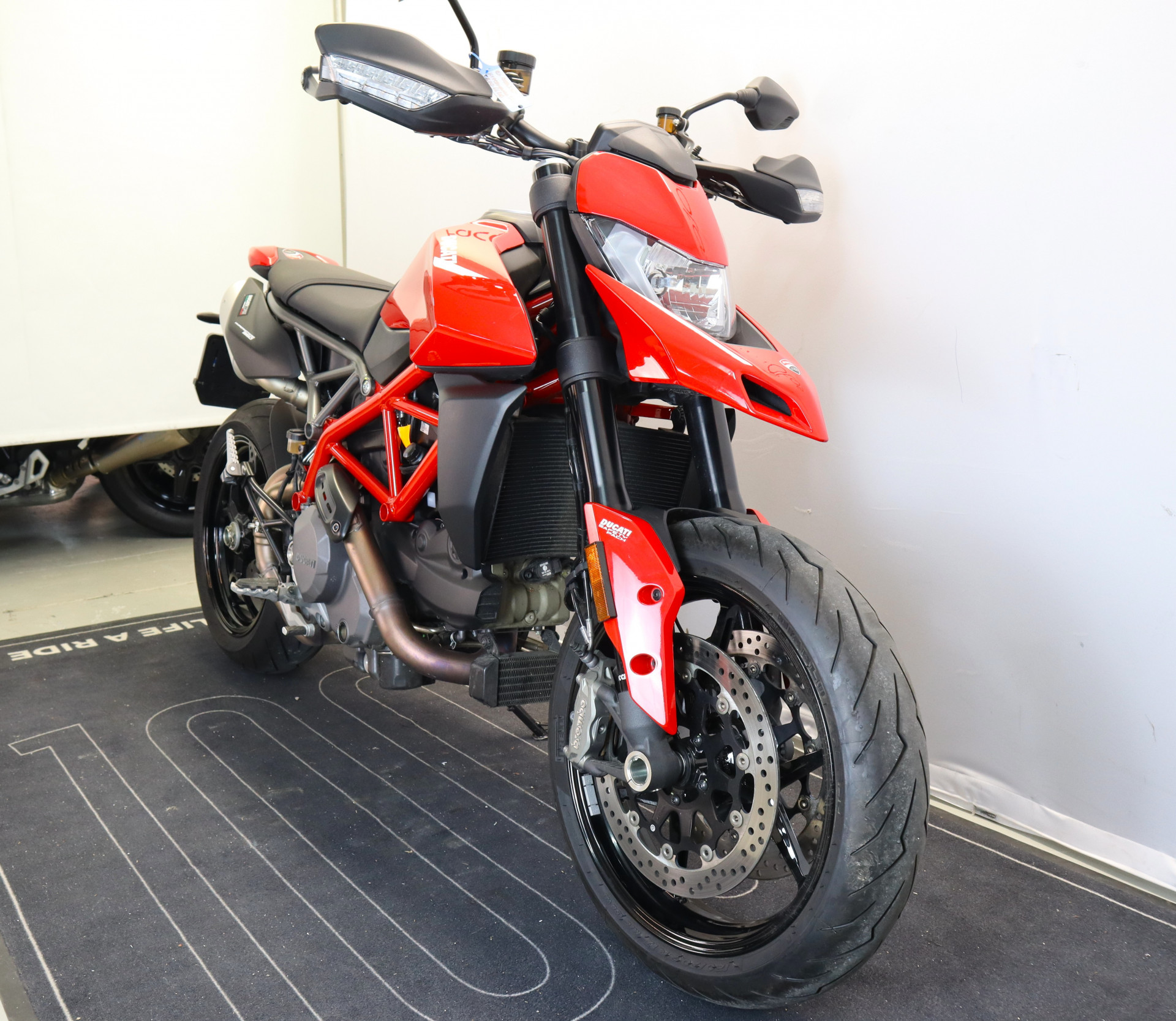 DUCATI Hypermotard 950-image-3