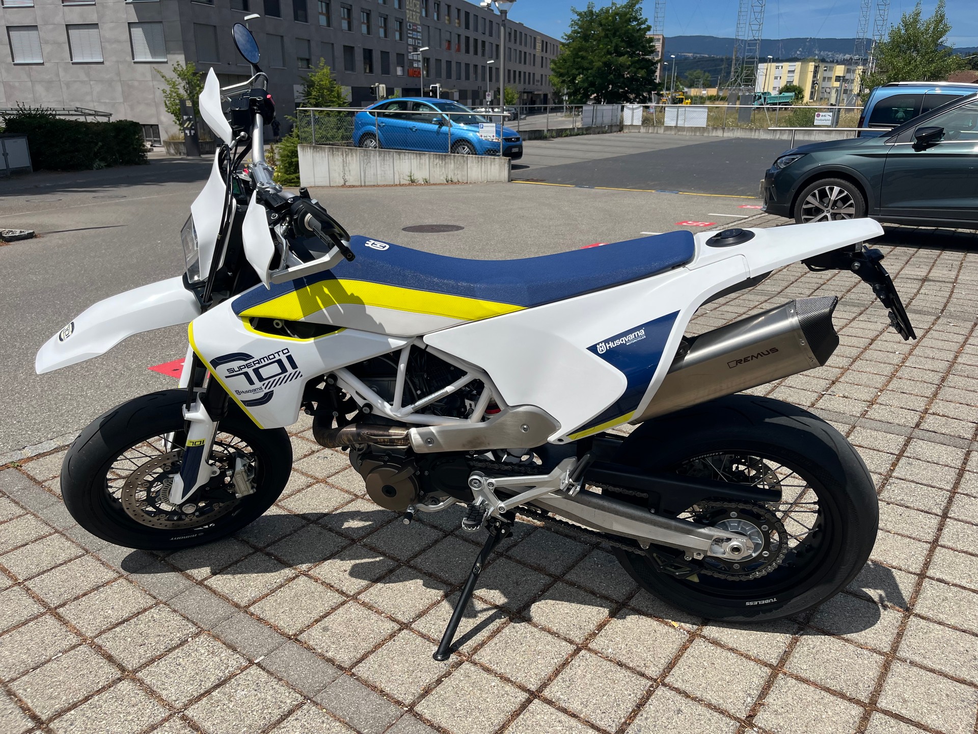 HUSQVARNA 701 Supermoto-image-0