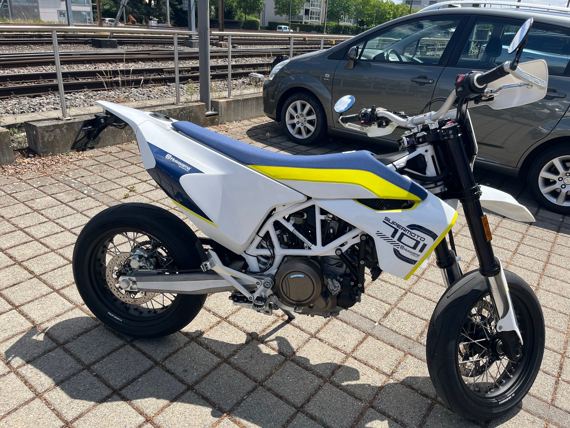 HUSQVARNA 701 Supermoto-image-3