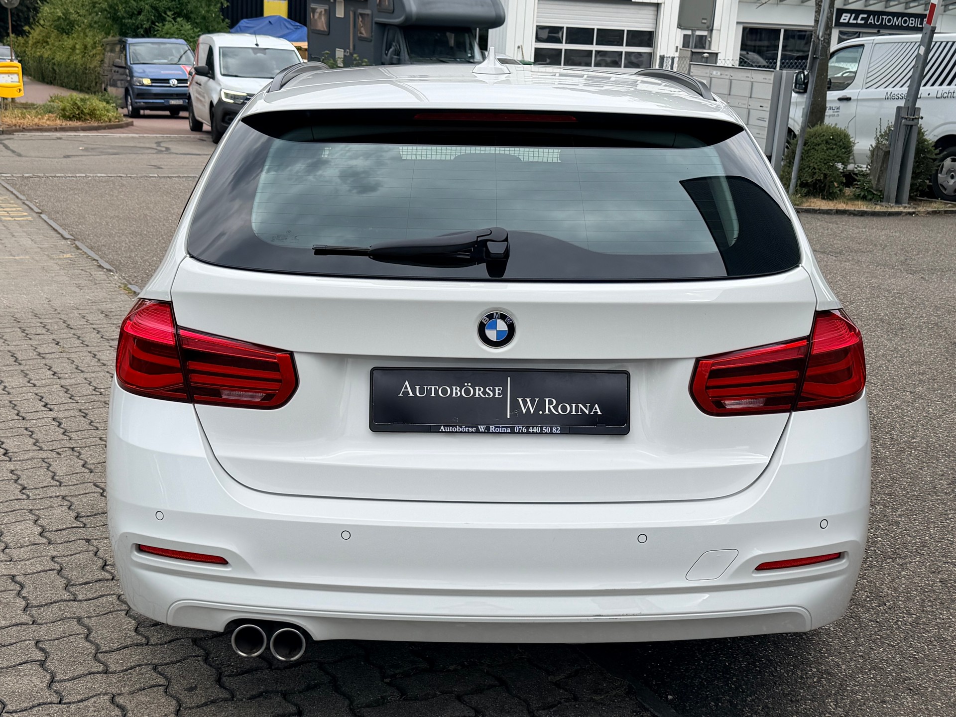 BMW 320d xDrive Touring Steptronic-showroom-element-2
