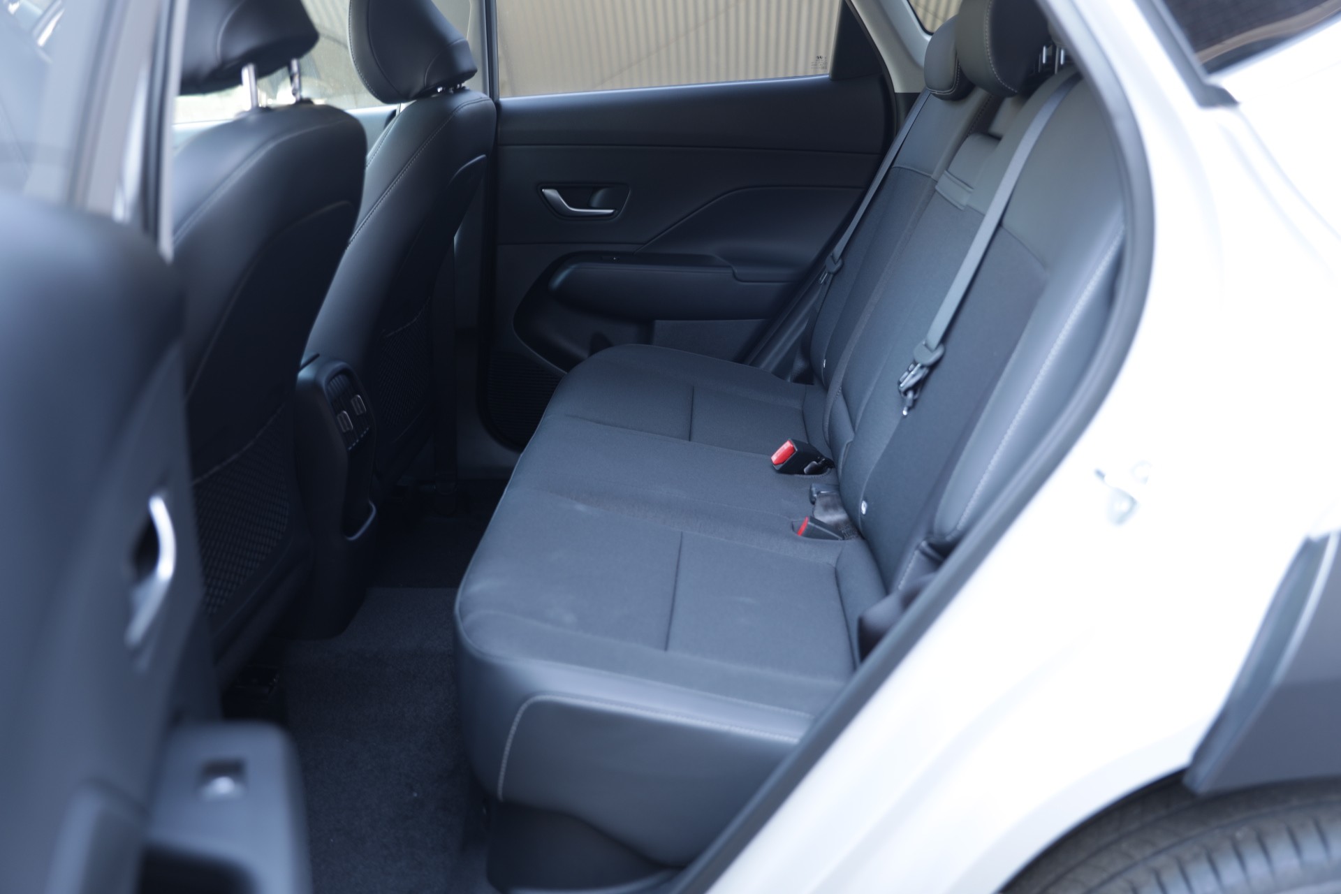 HYUNDAI Kona 1.6 GDi HEV Amplia DCT-image-15