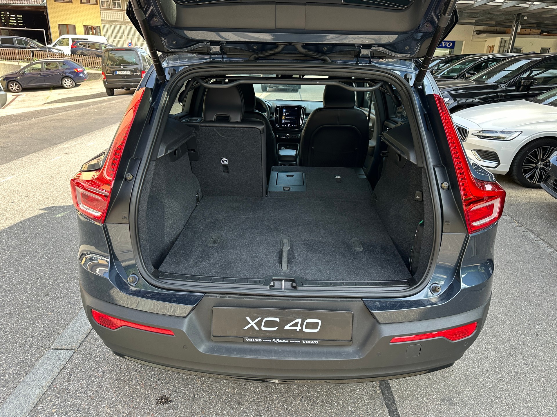 VOLVO XC40 B4 Benzin Mild Hybrid AWD R-Design Geartronic-image-14