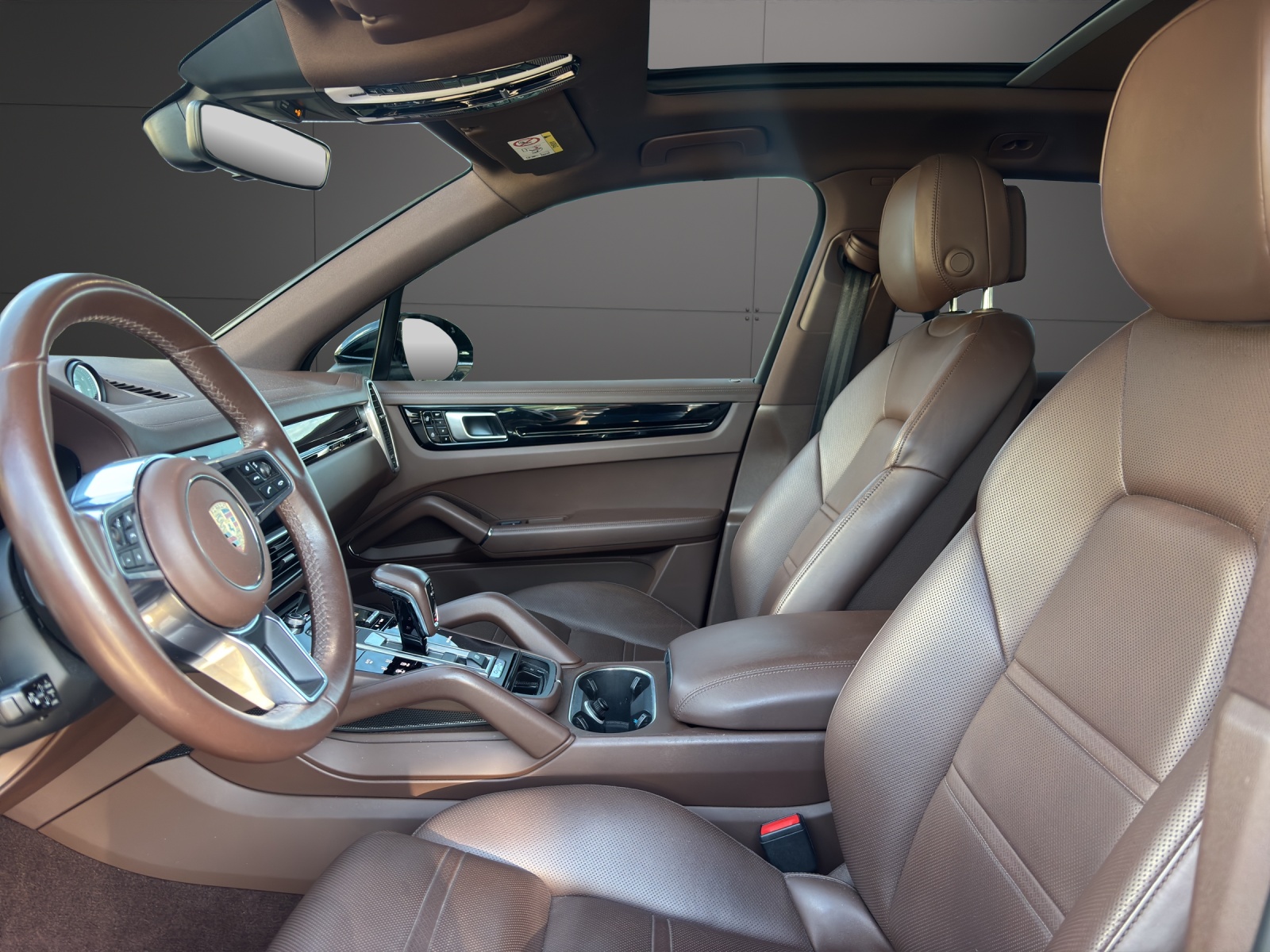 PORSCHE Cayenne-showroom-element-2