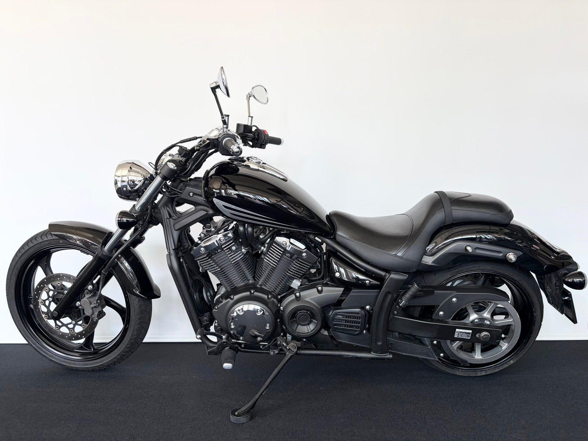 YAMAHA XVS 1300 Custom-image-1