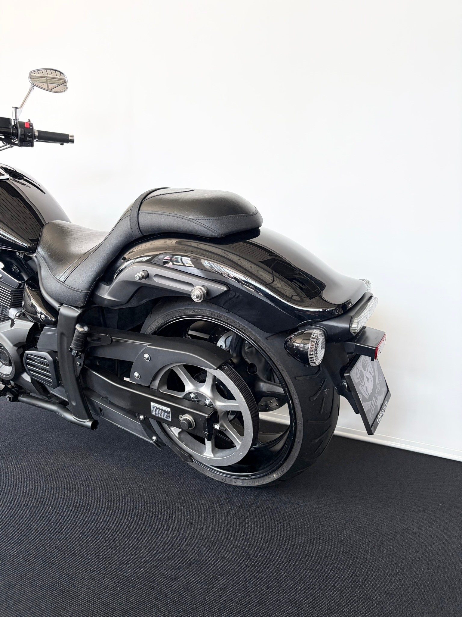 YAMAHA XVS 1300 Custom-image-3