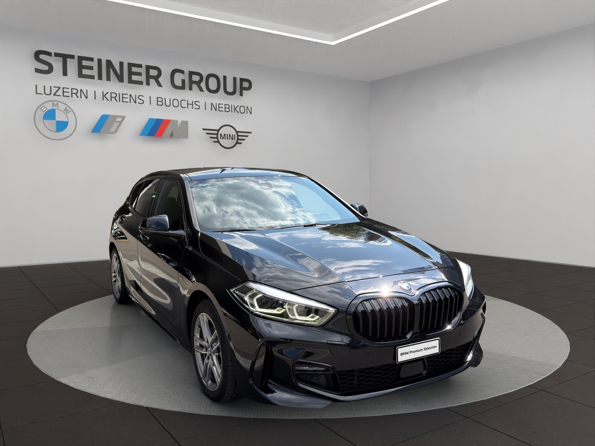 BMW 118i Pure M Sport Essential Edition-showroom-element-2