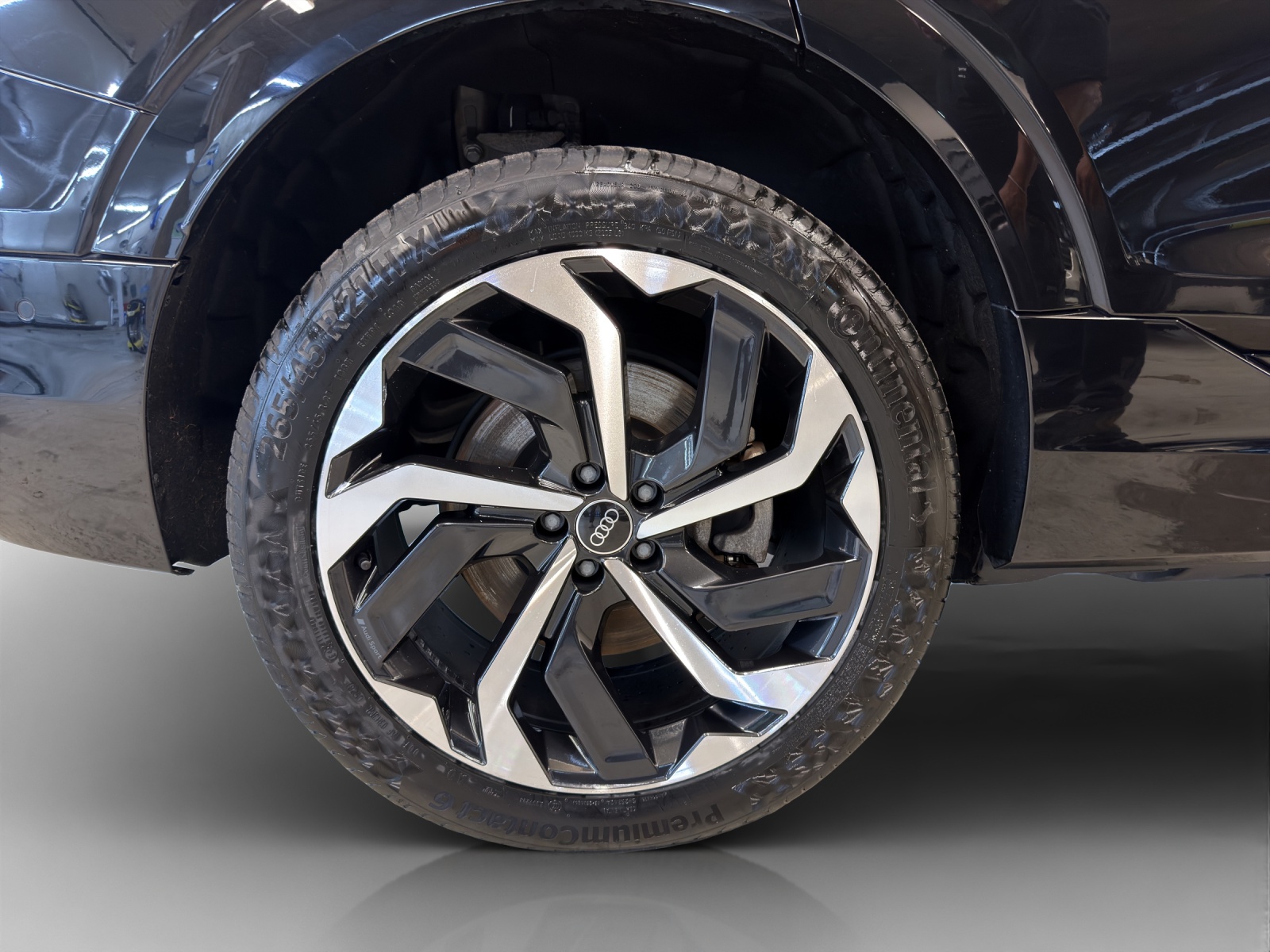 AUDI Q8 55 e-tron S line quattro-image-13