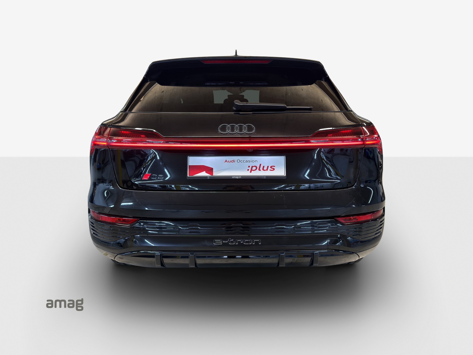 AUDI Q8 55 e-tron S line quattro-showroom-element-3