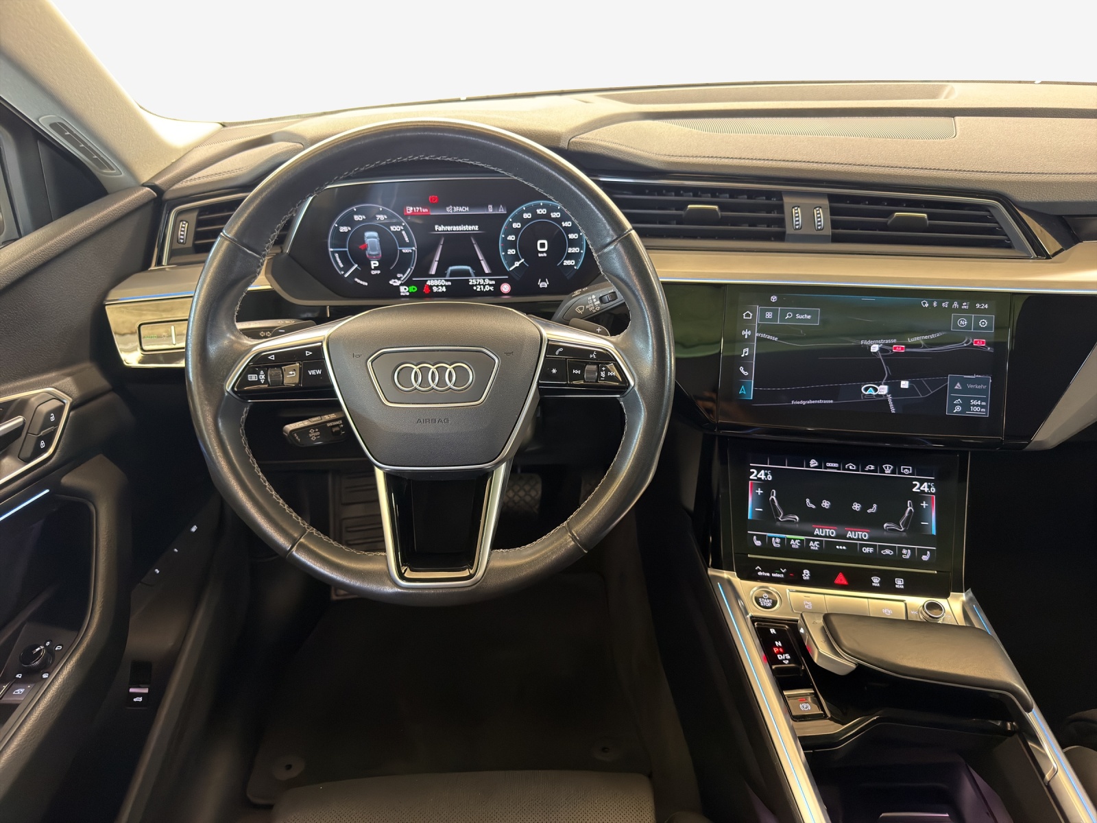 AUDI Q8 55 e-tron S line quattro-image-8