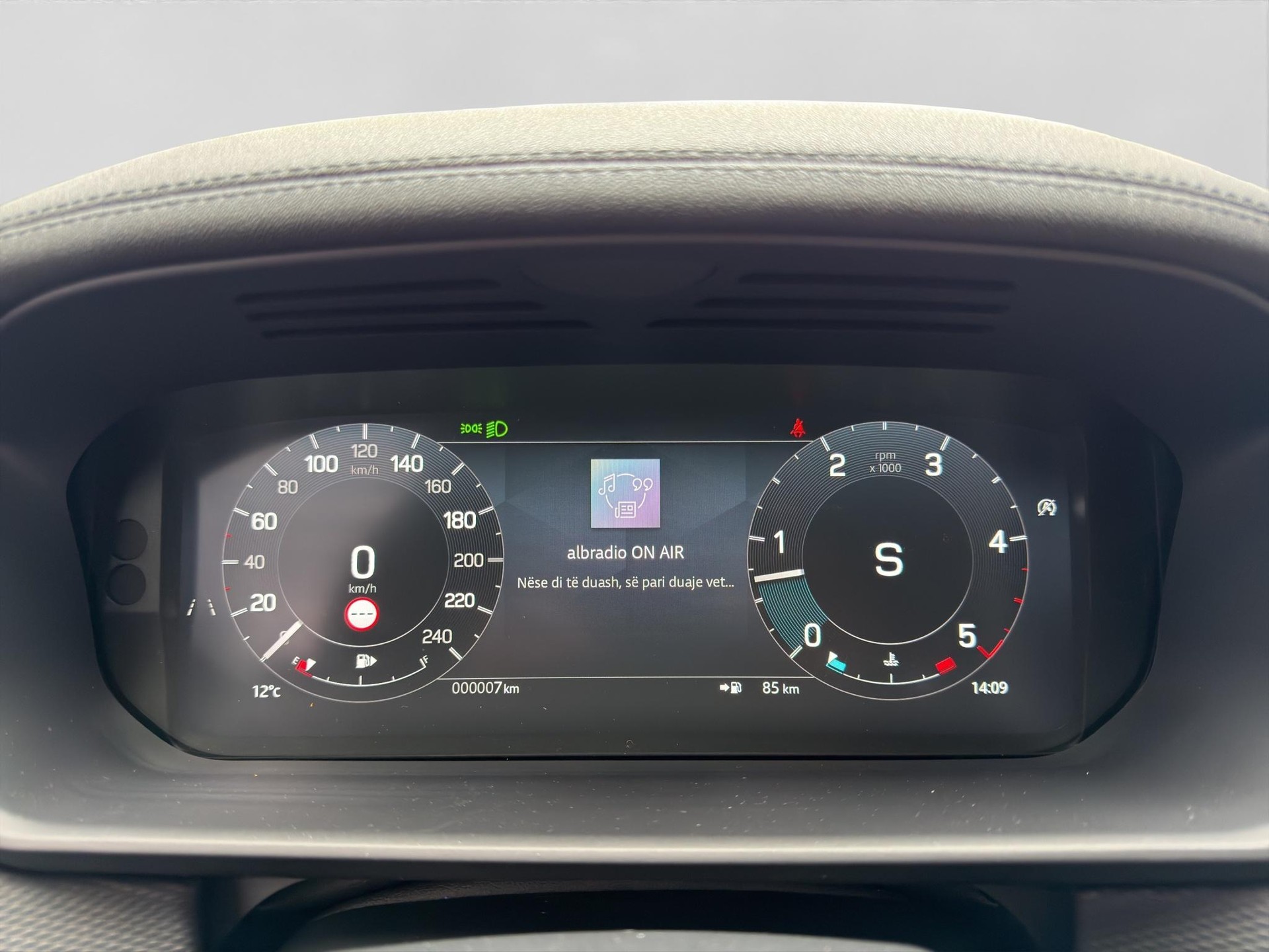 LAND ROVER Discovery 3.0 D I6 350 Dynamic HSE-showroom-element-3