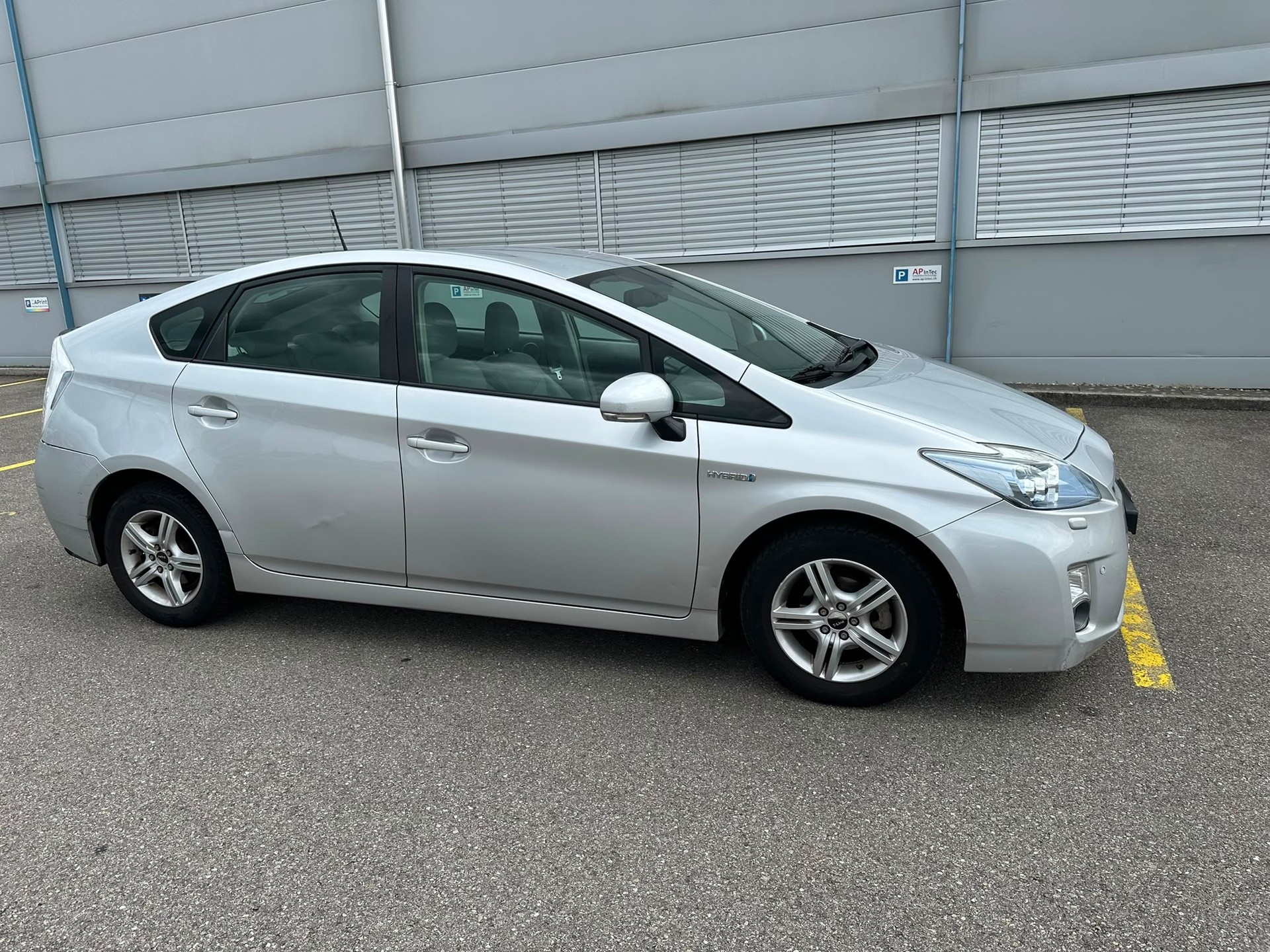 TOYOTA Prius 1.8 16V HSD Luna-image-2