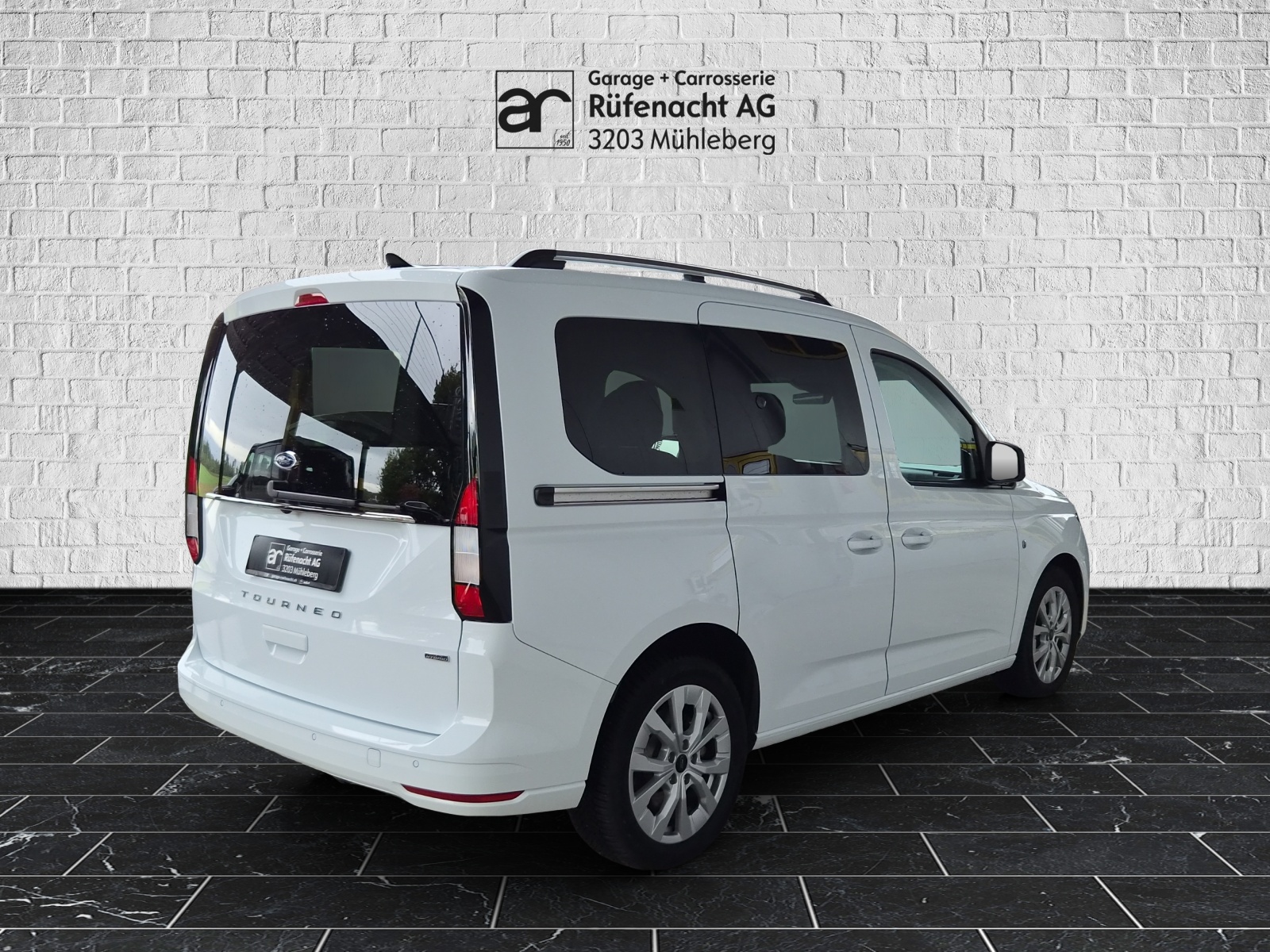 FORD TOURNEO Connect 1.5 EcoBoost 150 Titanium PHEV-showroom-element-1