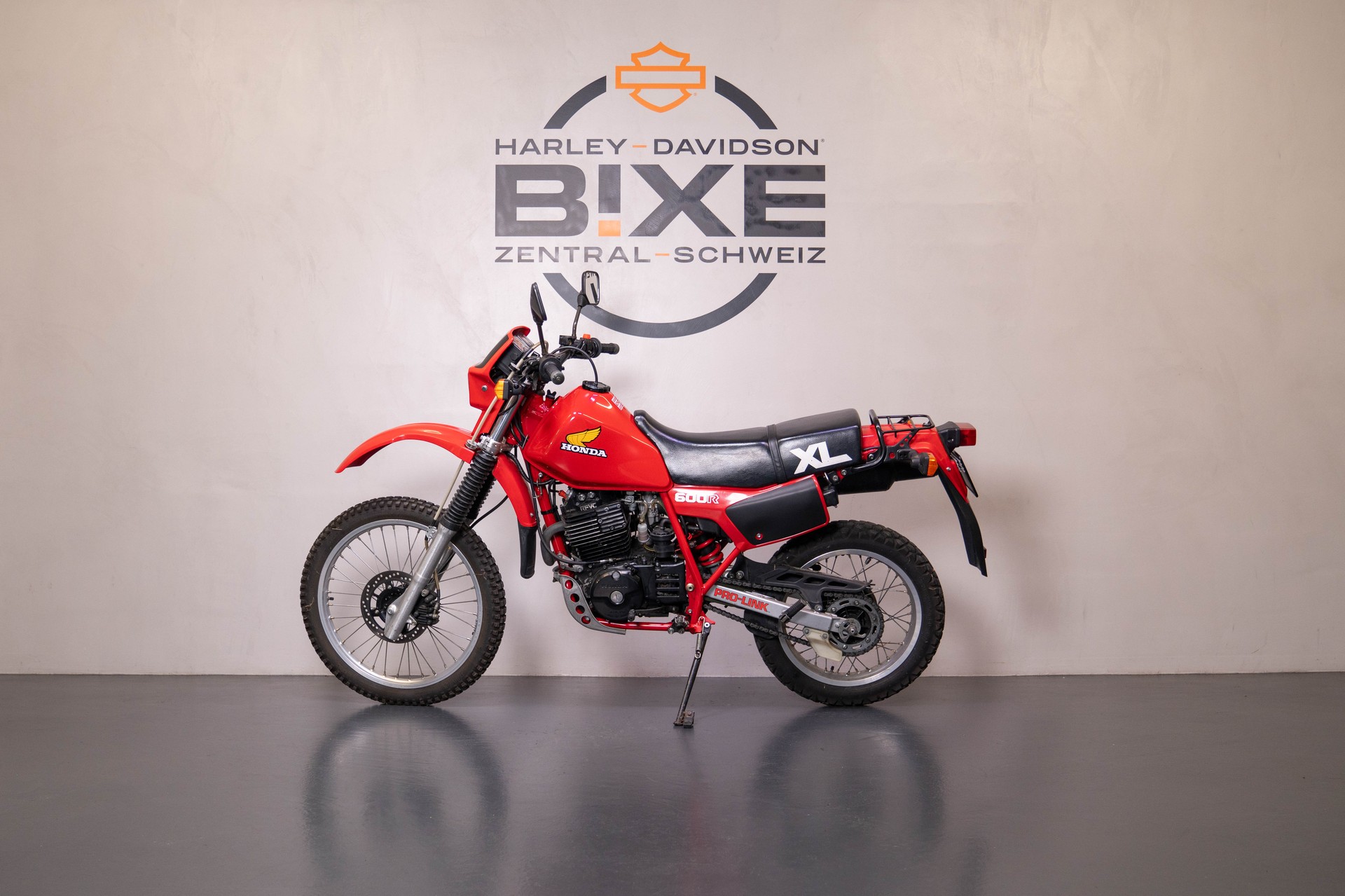HONDA XL 600 R F-showroom-element-1