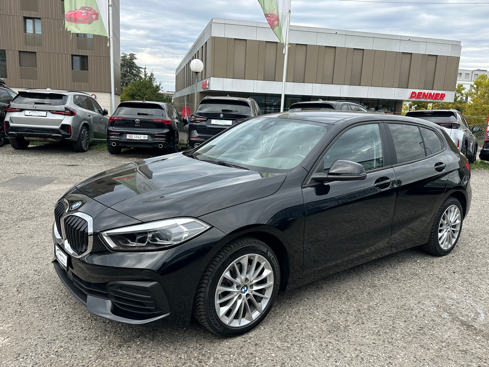 BMW 118i Steptronic (CH AUTO)-showroom-element-1