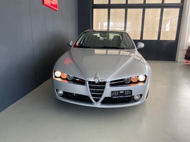 ALFA ROMEO 159 2.4 JTDM 20V Distinctive QTR-showroom-element-1