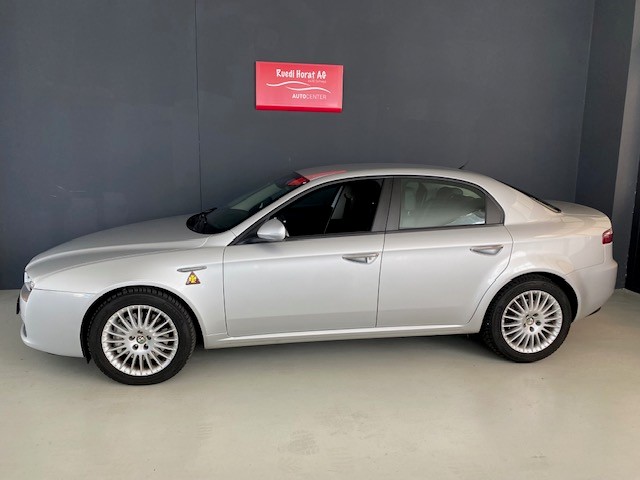 ALFA ROMEO 159 2.4 JTDM 20V Distinctive QTR-showroom-element-2
