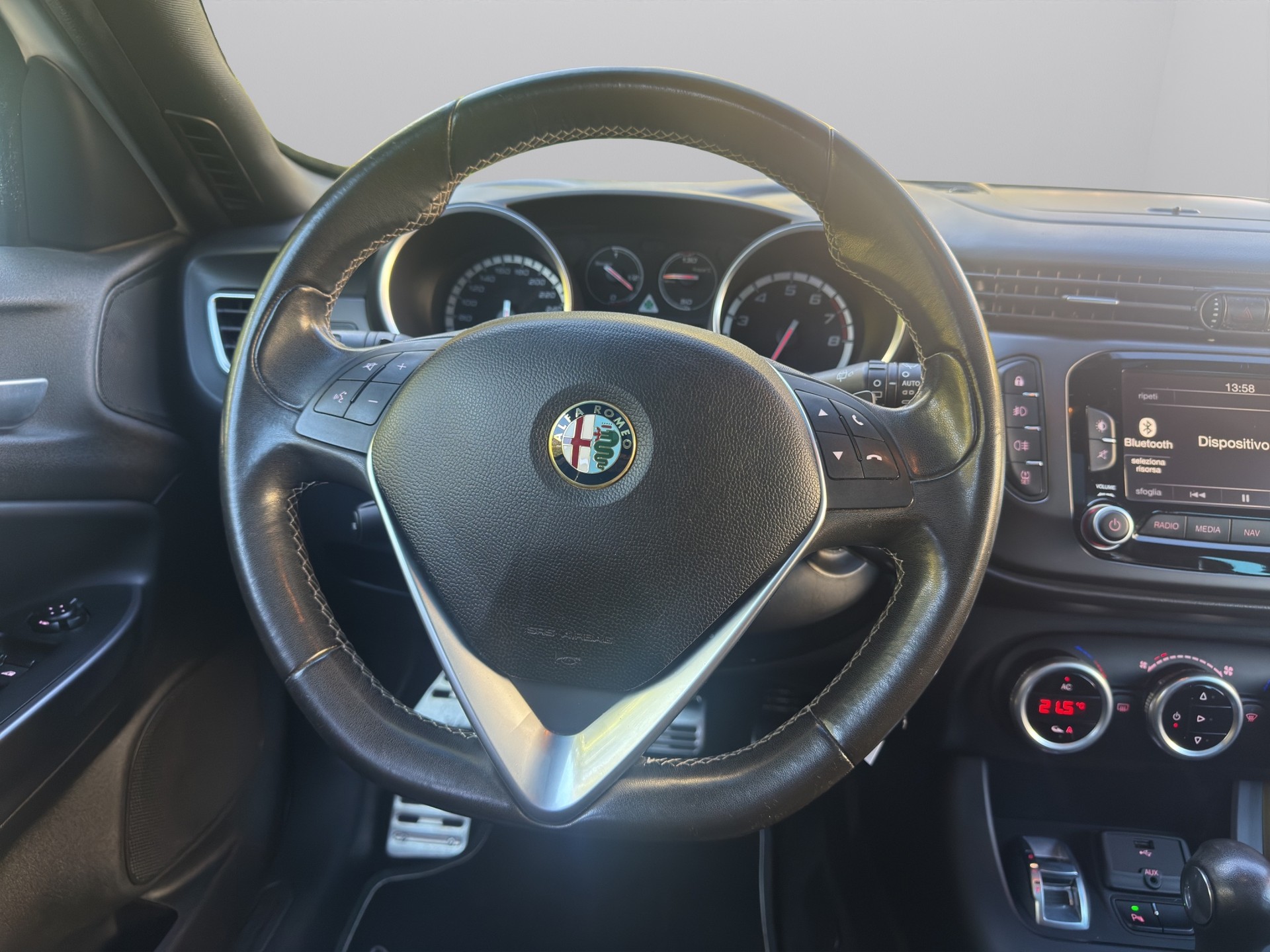 ALFA ROMEO Giulietta 1750 TBi Quadrifoglio Verde TCT-image-9