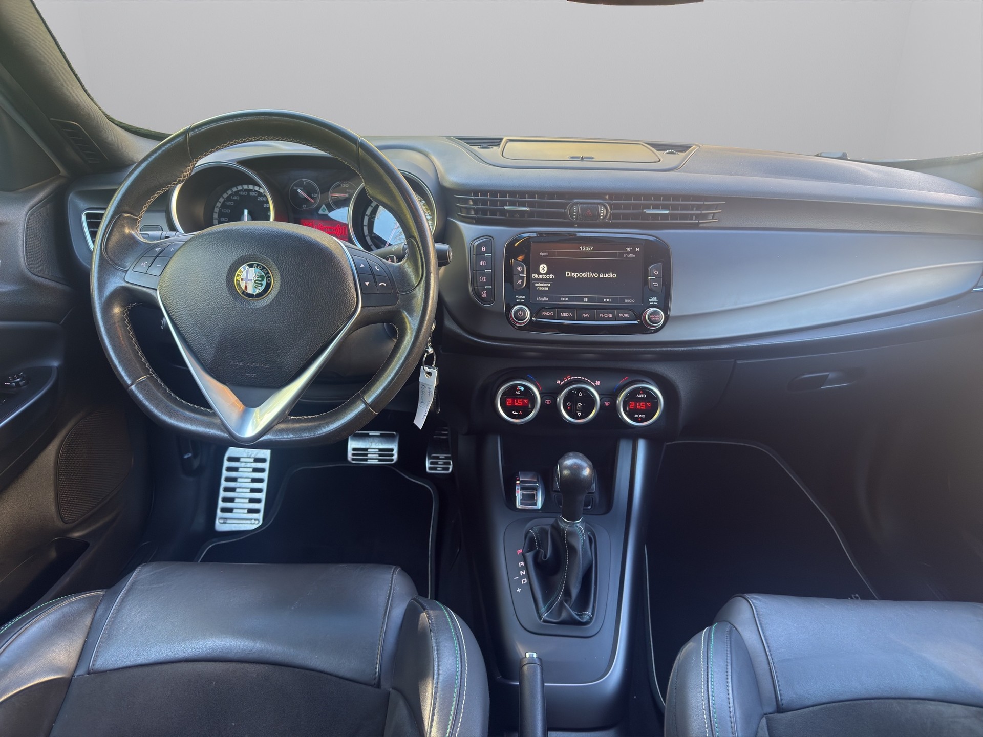 ALFA ROMEO Giulietta 1750 TBi Quadrifoglio Verde TCT-image-12