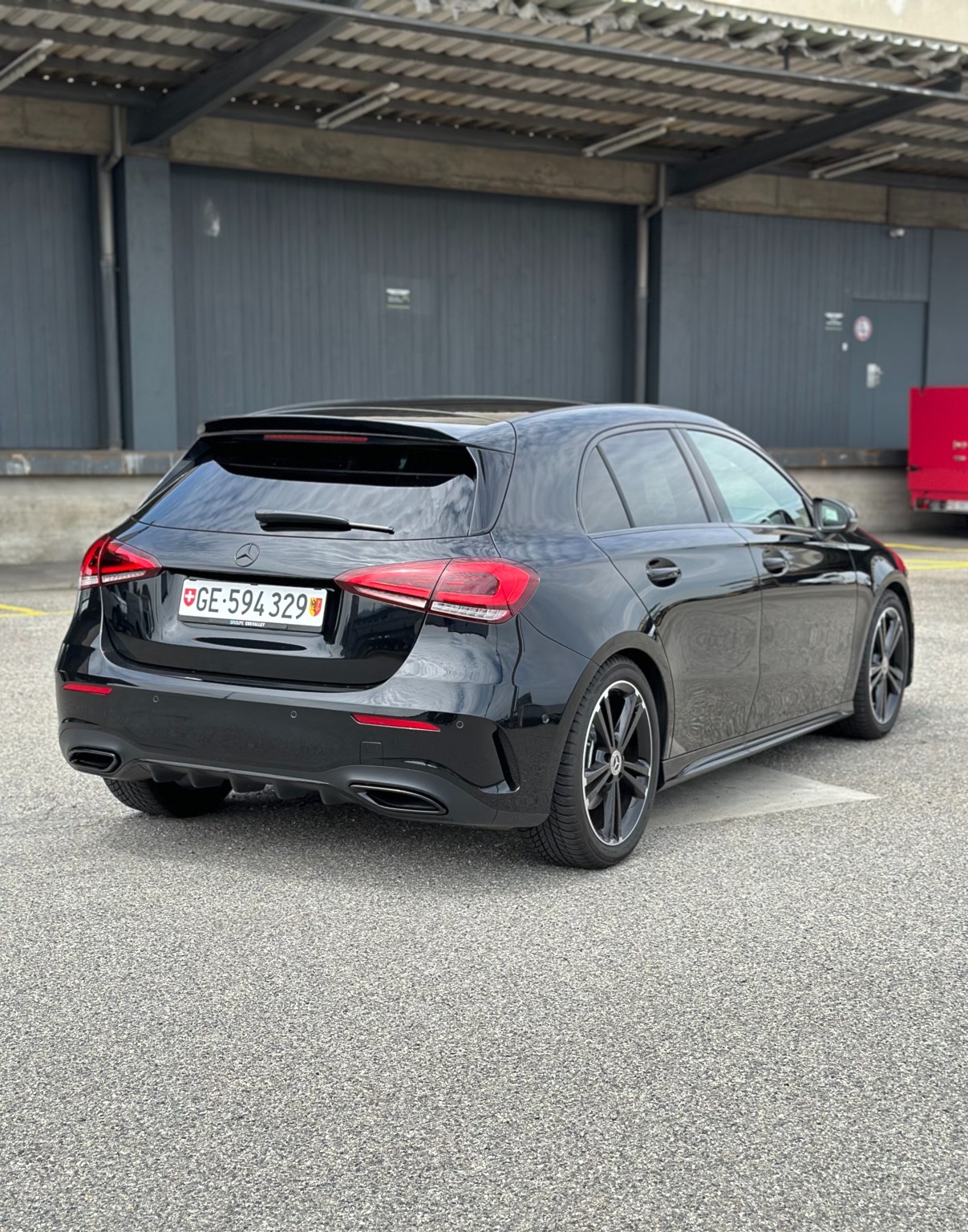 MERCEDES-BENZ A 200 AMG Line 7G-DCT-image-4