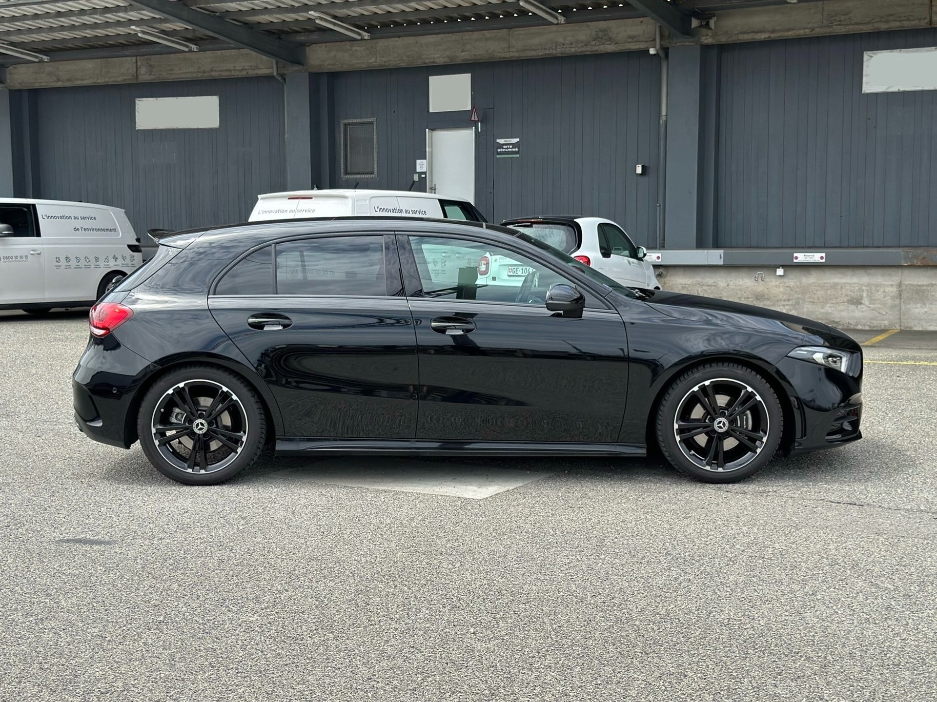 MERCEDES-BENZ A 200 AMG Line 7G-DCT-image-3