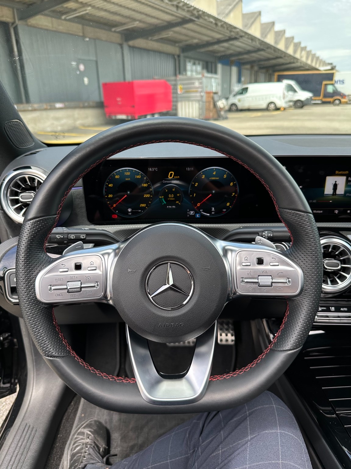 MERCEDES-BENZ A 200 AMG Line 7G-DCT-image-13
